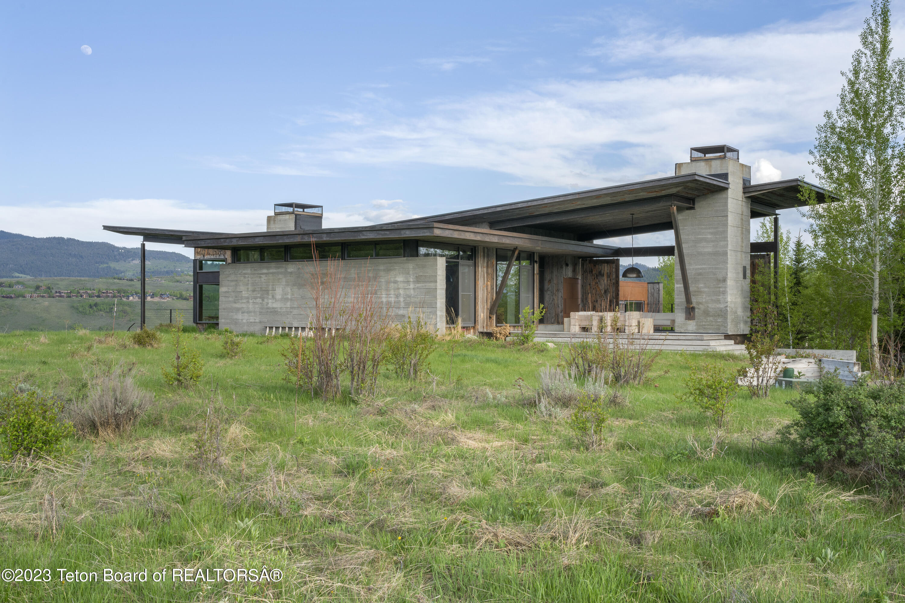 2520 TRADER Road