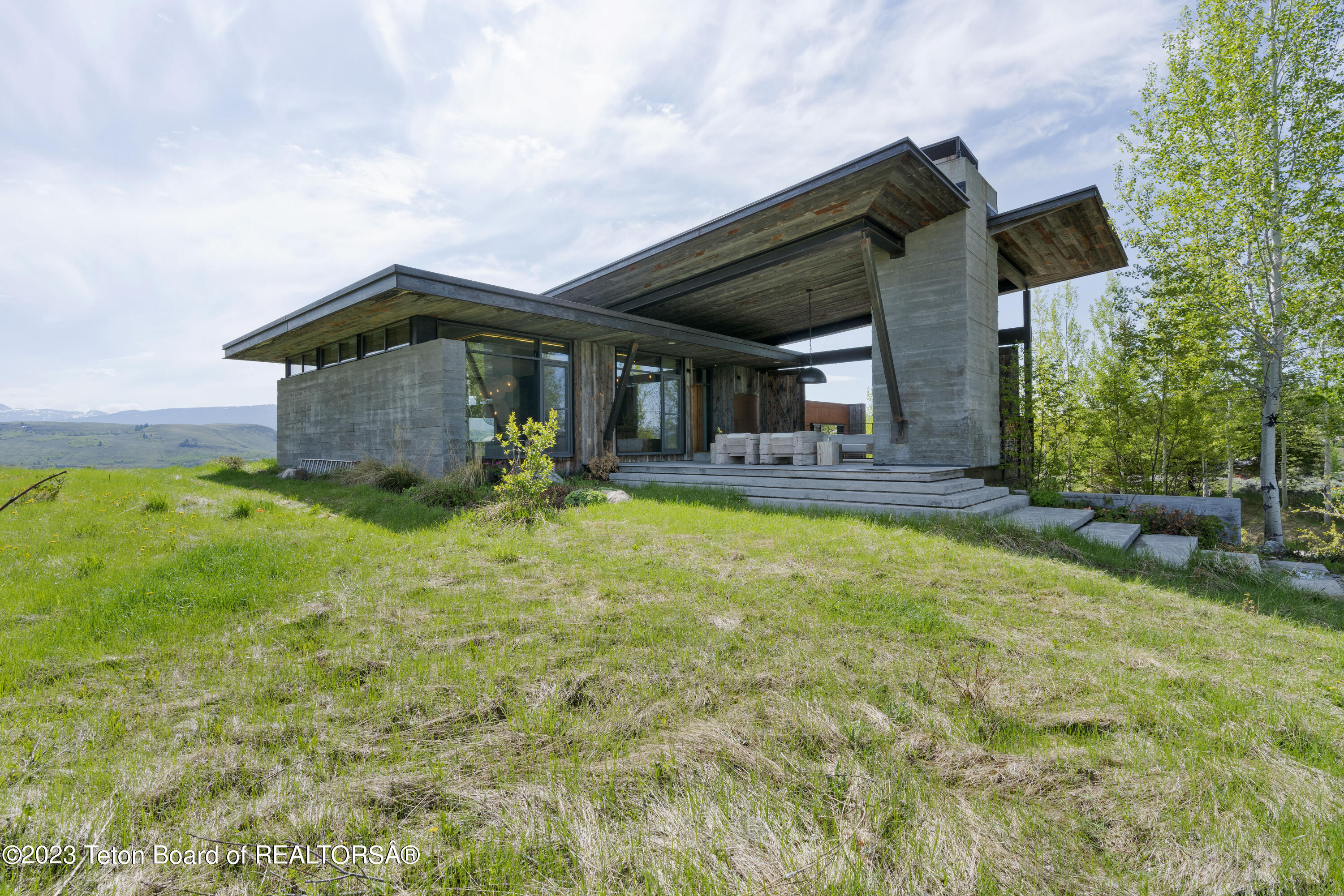 2520 TRADER Road