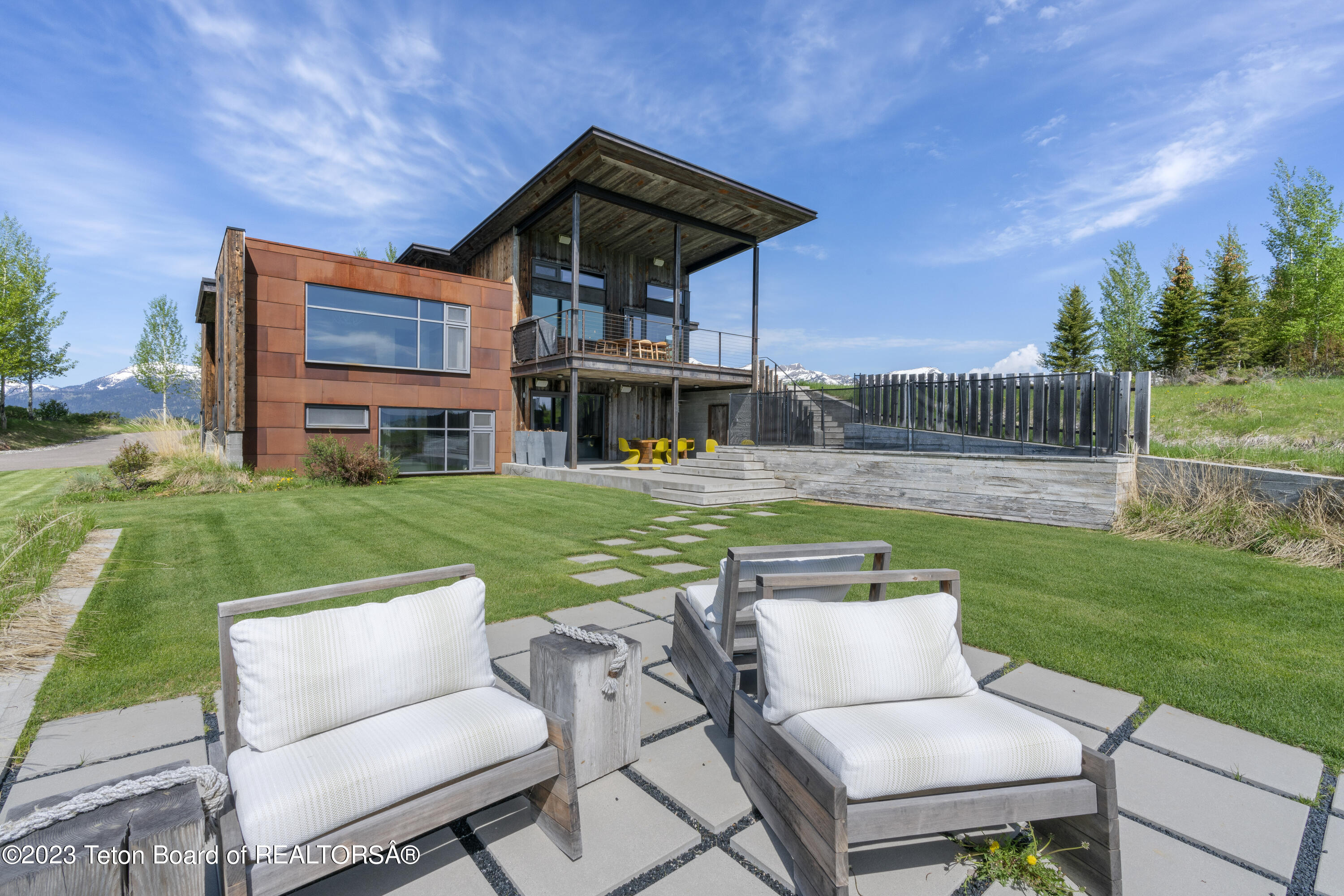 2520 TRADER Road