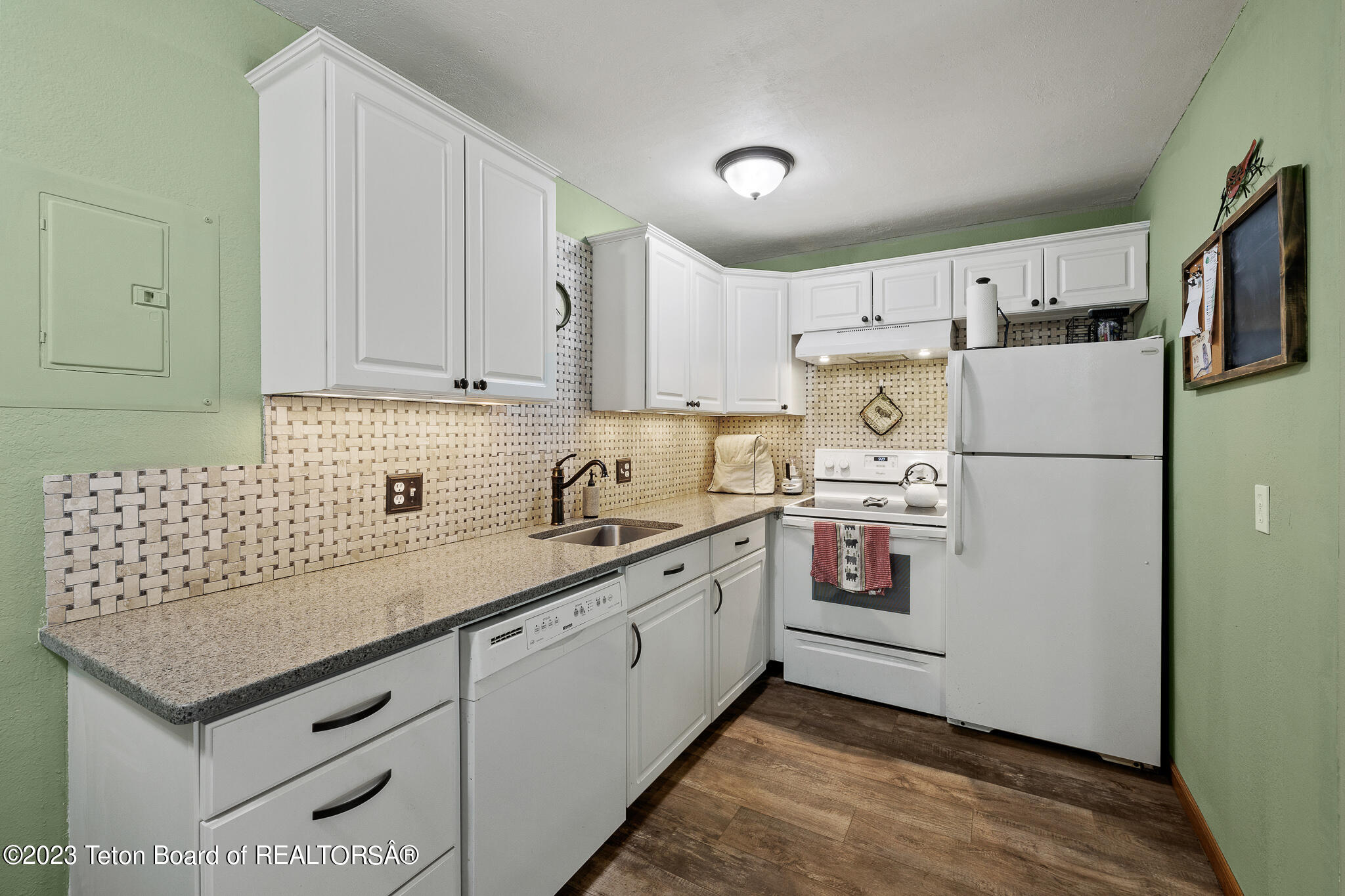 355 W DELONEY Avenue, B-13