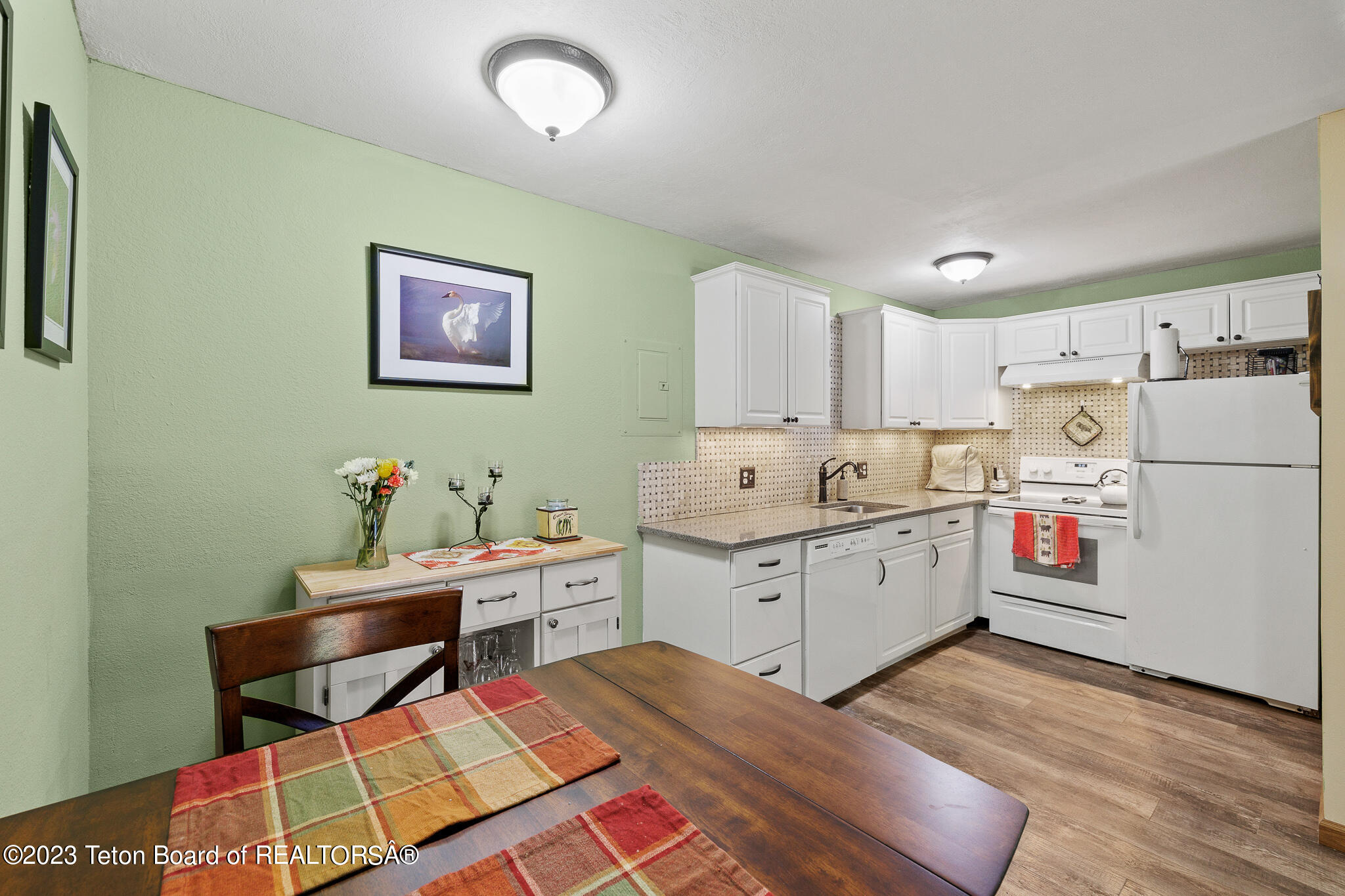 355 W DELONEY Avenue, B-13