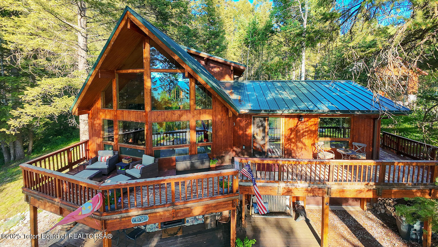 672 SPRUCE DRIVE