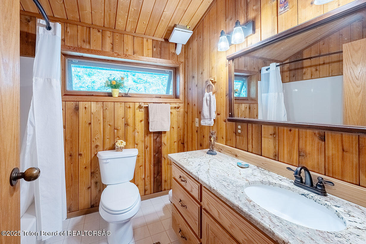 672 SPRUCE DRIVE