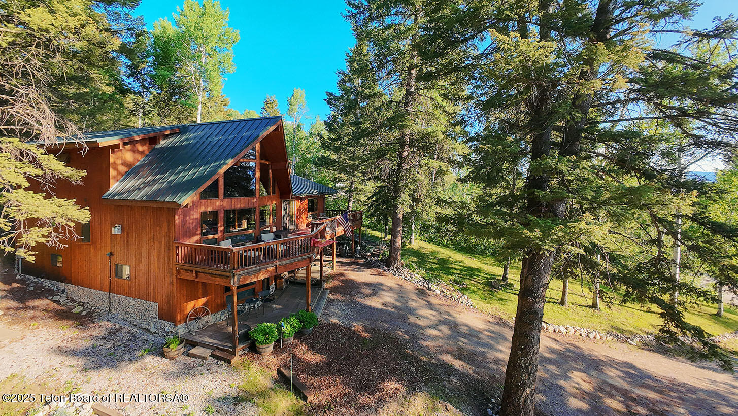 672 SPRUCE DRIVE