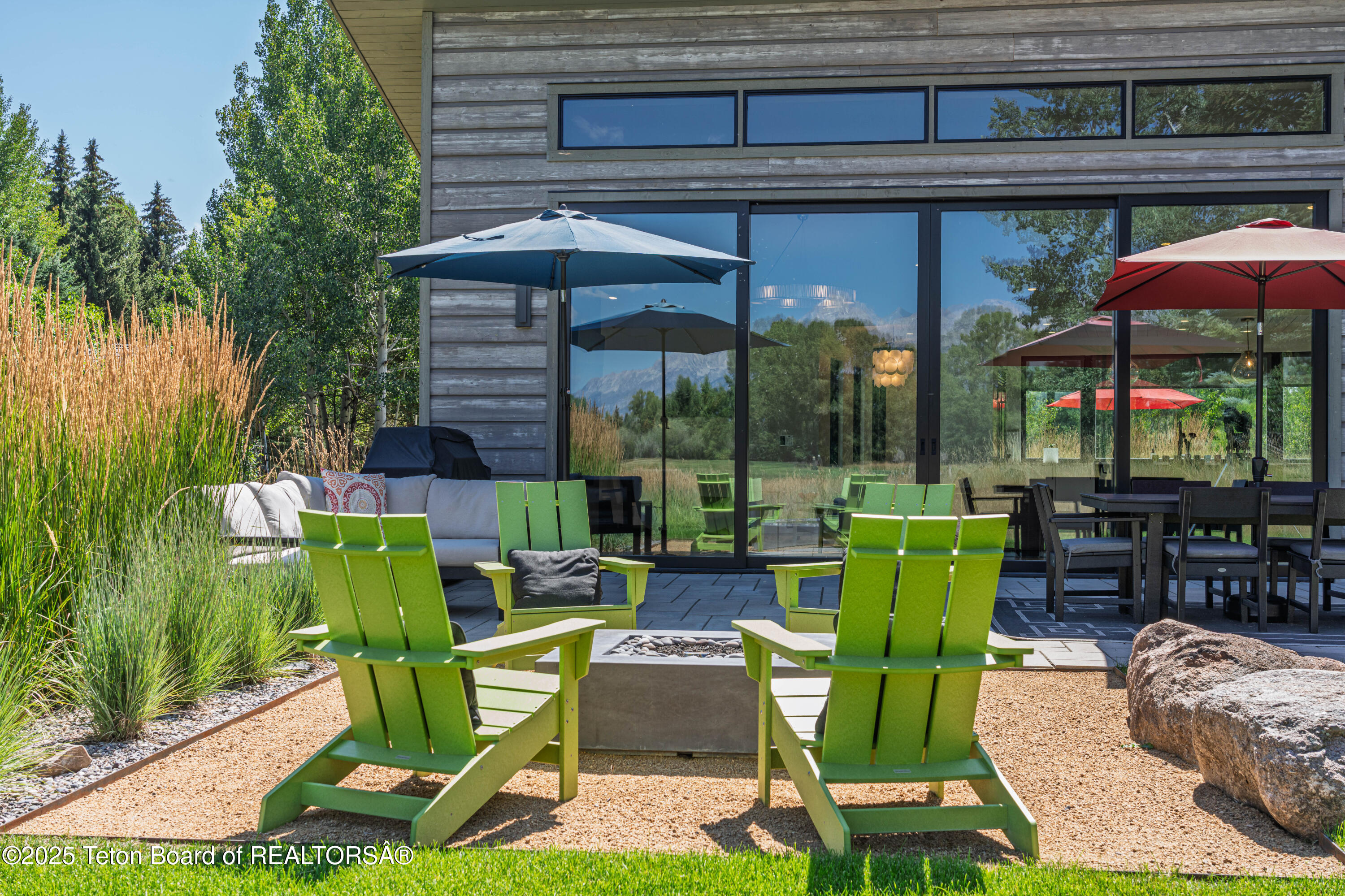 5825 N LARKSPUR Drive