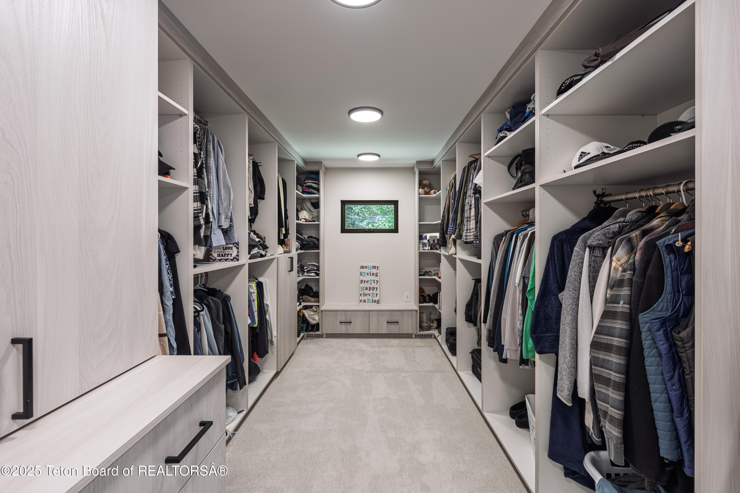 5825 N LARKSPUR Drive