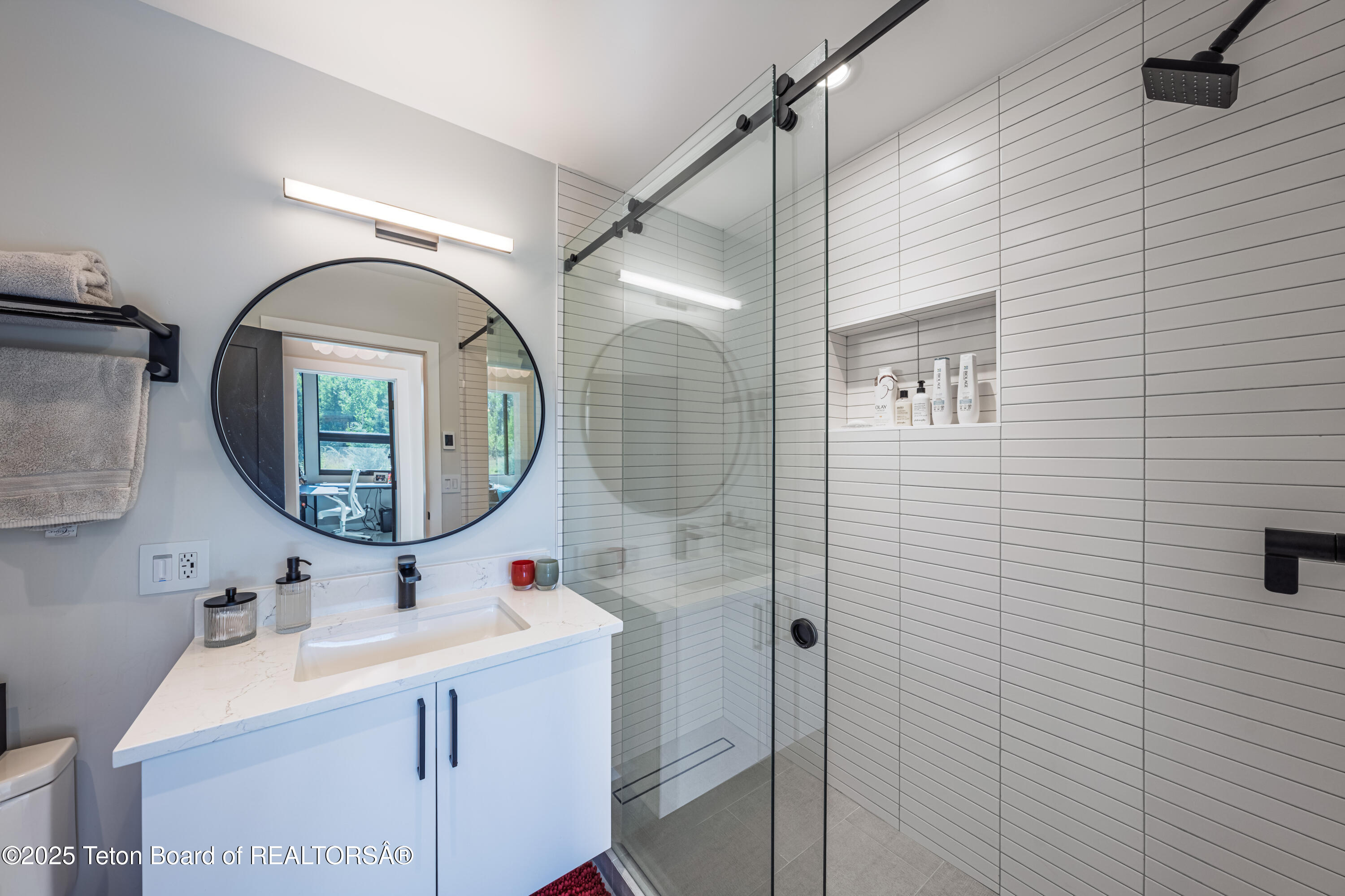 5825 N LARKSPUR Drive