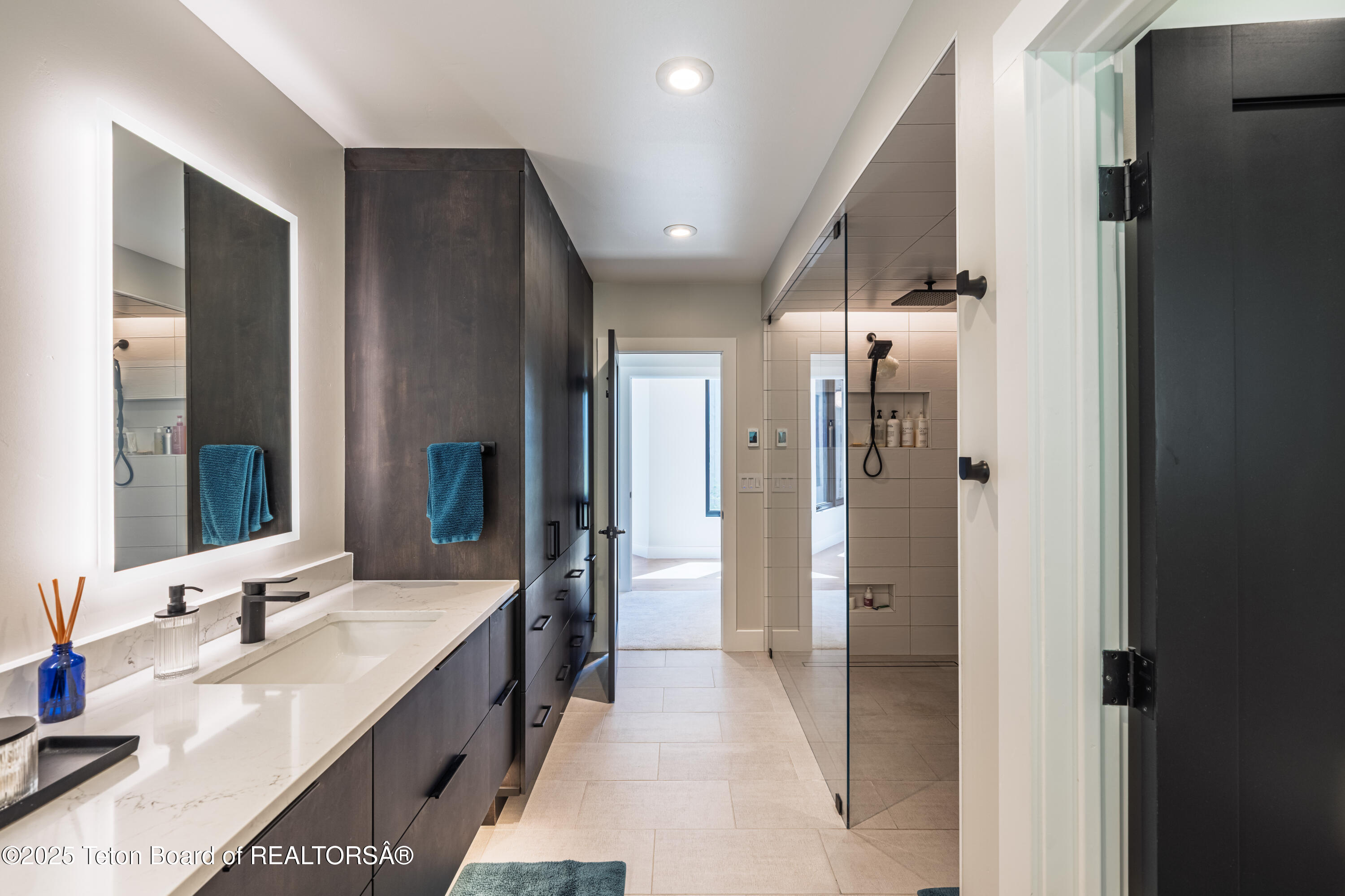 5825 N LARKSPUR Drive