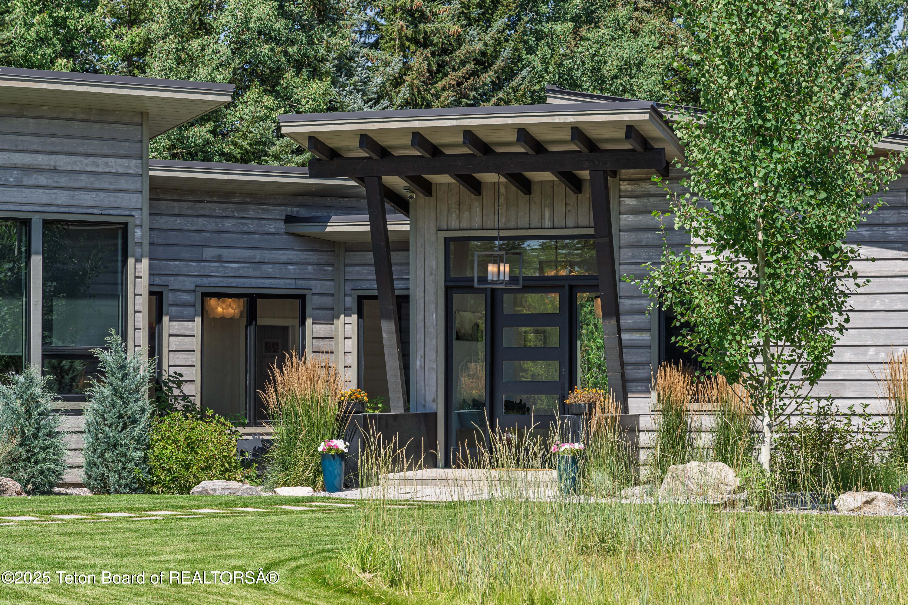 5825 N LARKSPUR Drive