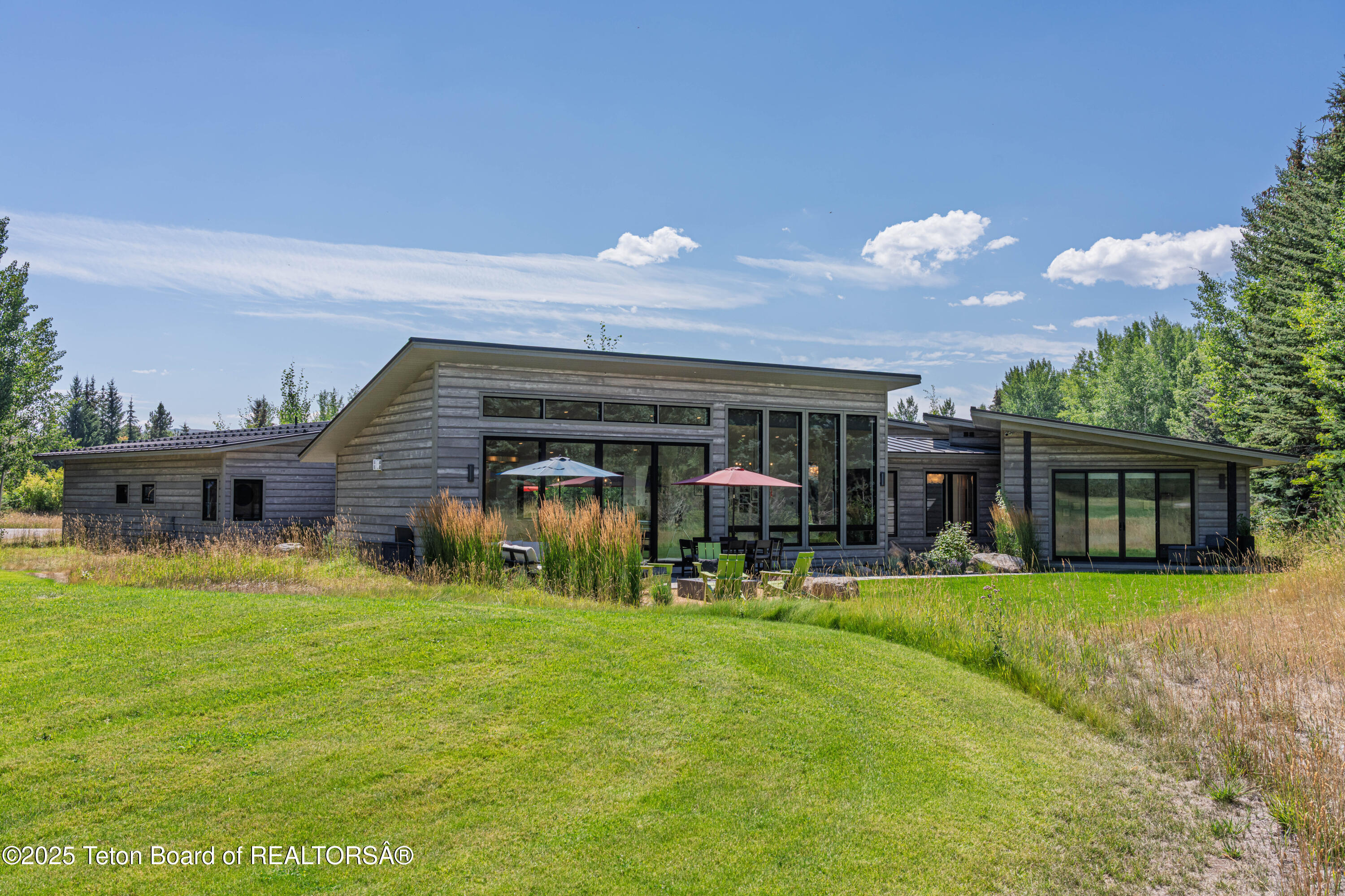 5825 N LARKSPUR Drive