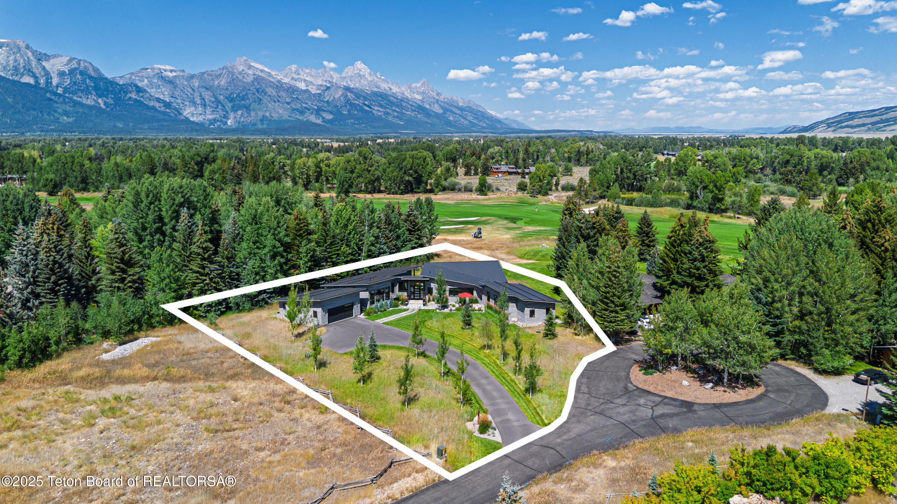 5825 N LARKSPUR Drive