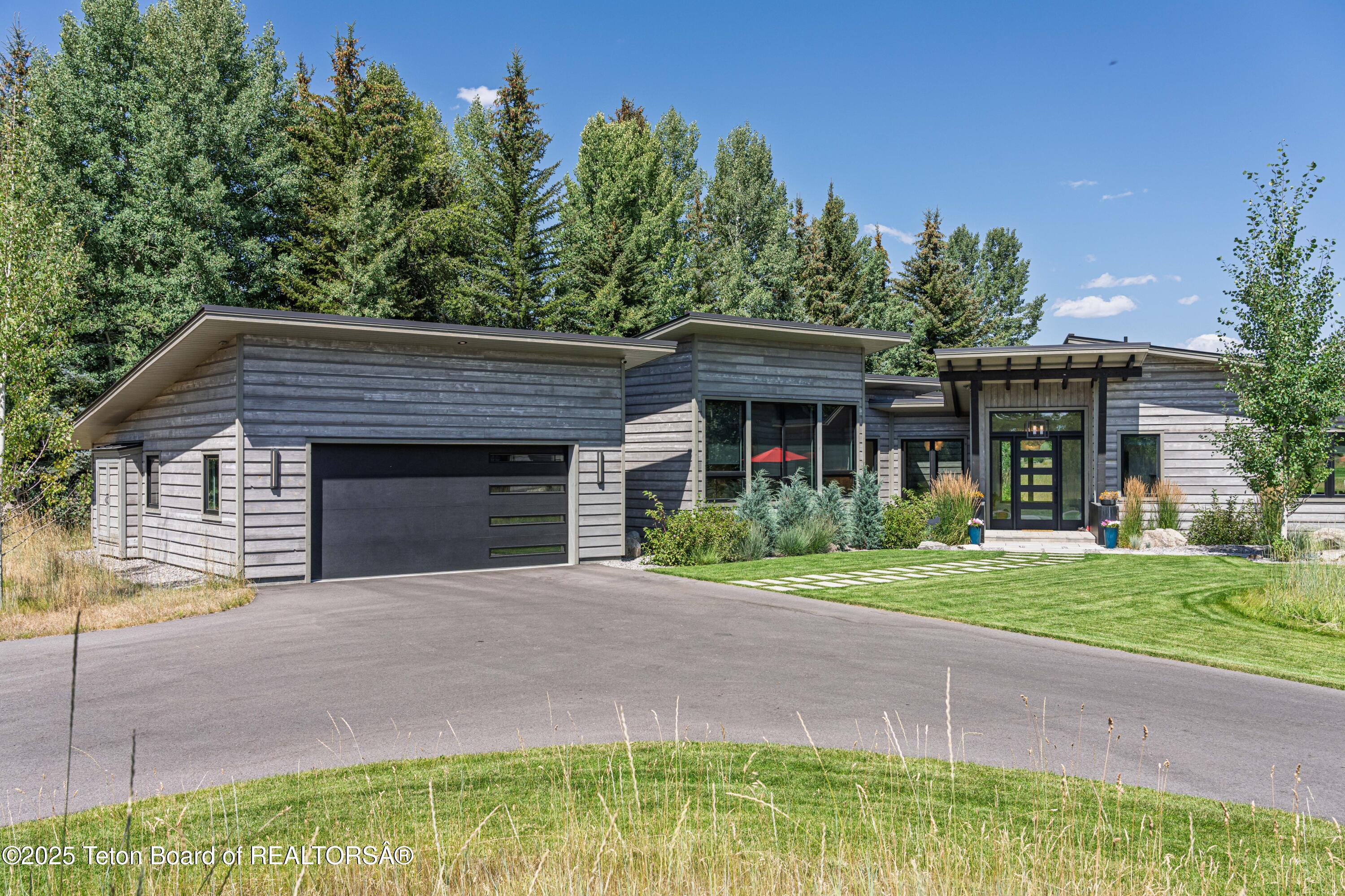 5825 N LARKSPUR Drive