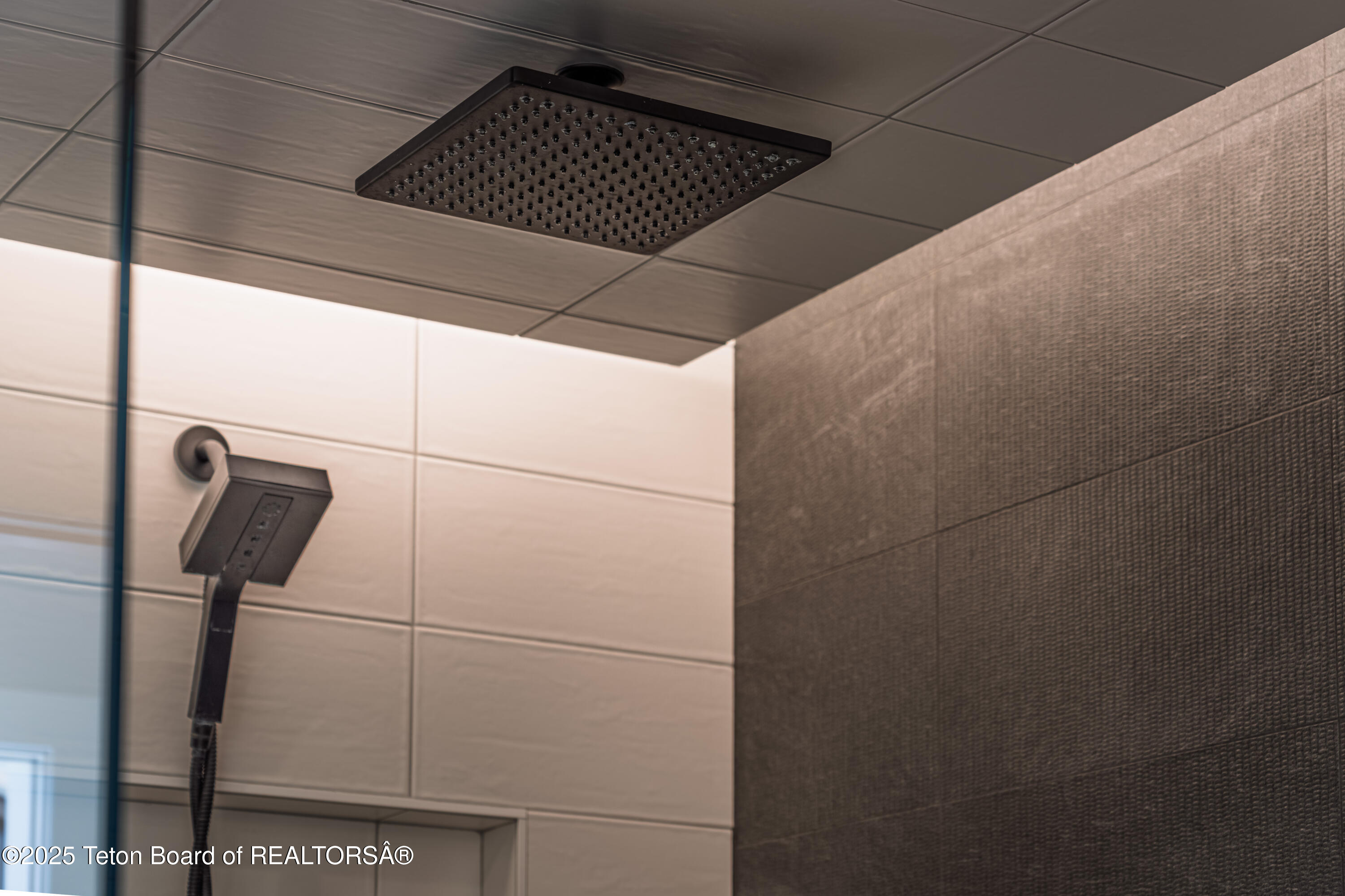 5825 N LARKSPUR Drive