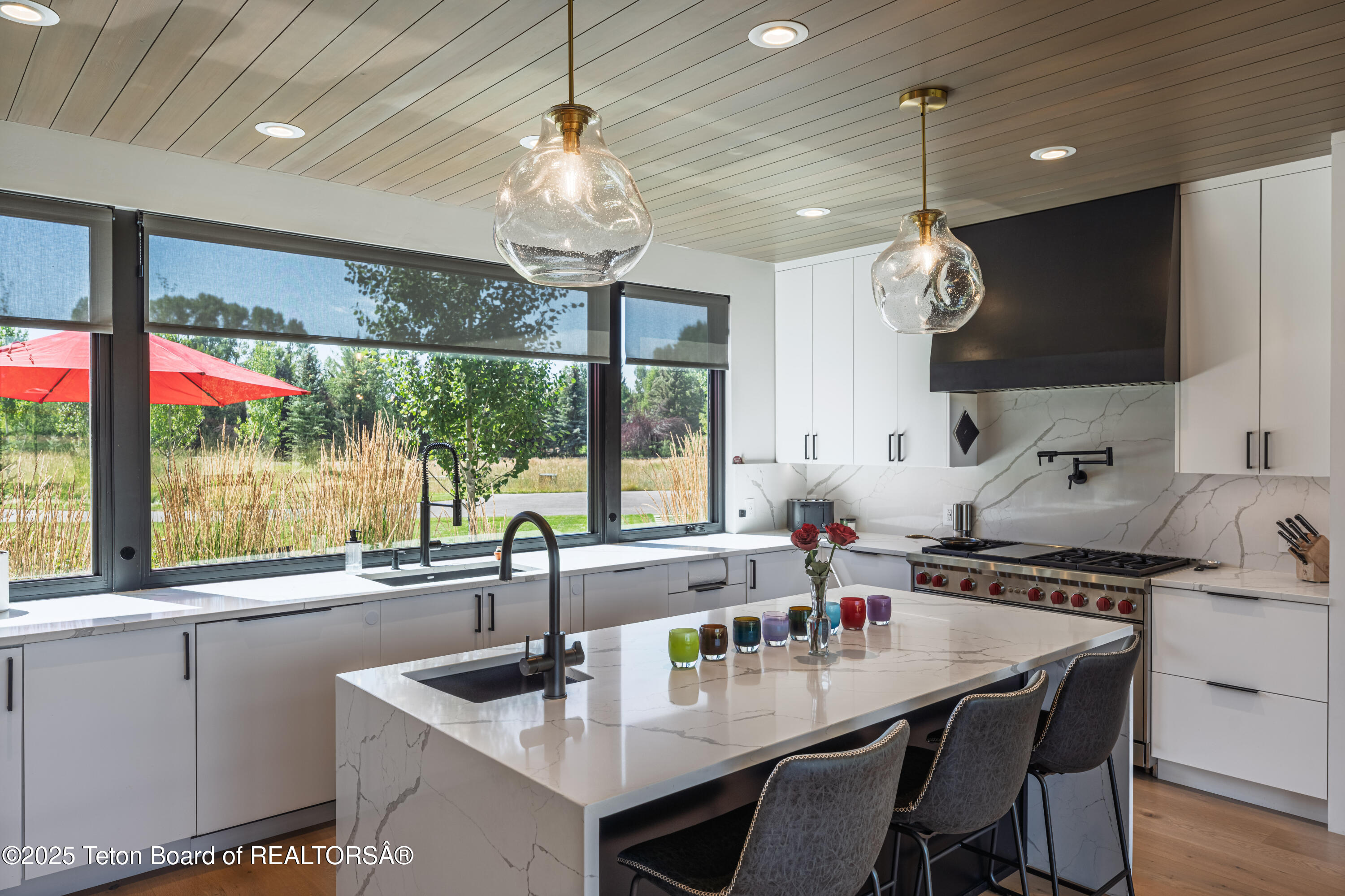 5825 N LARKSPUR Drive