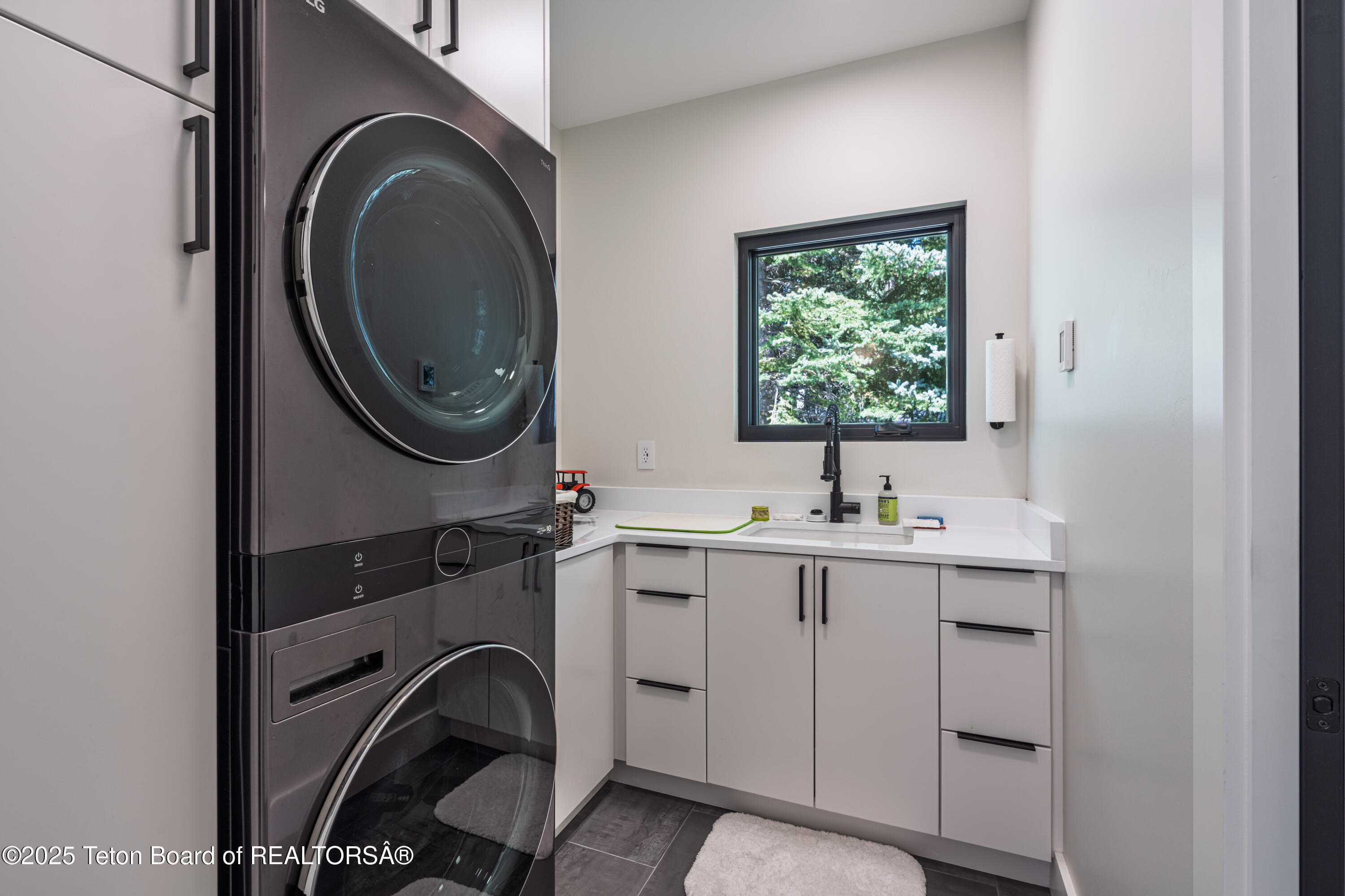 5825 N LARKSPUR Drive