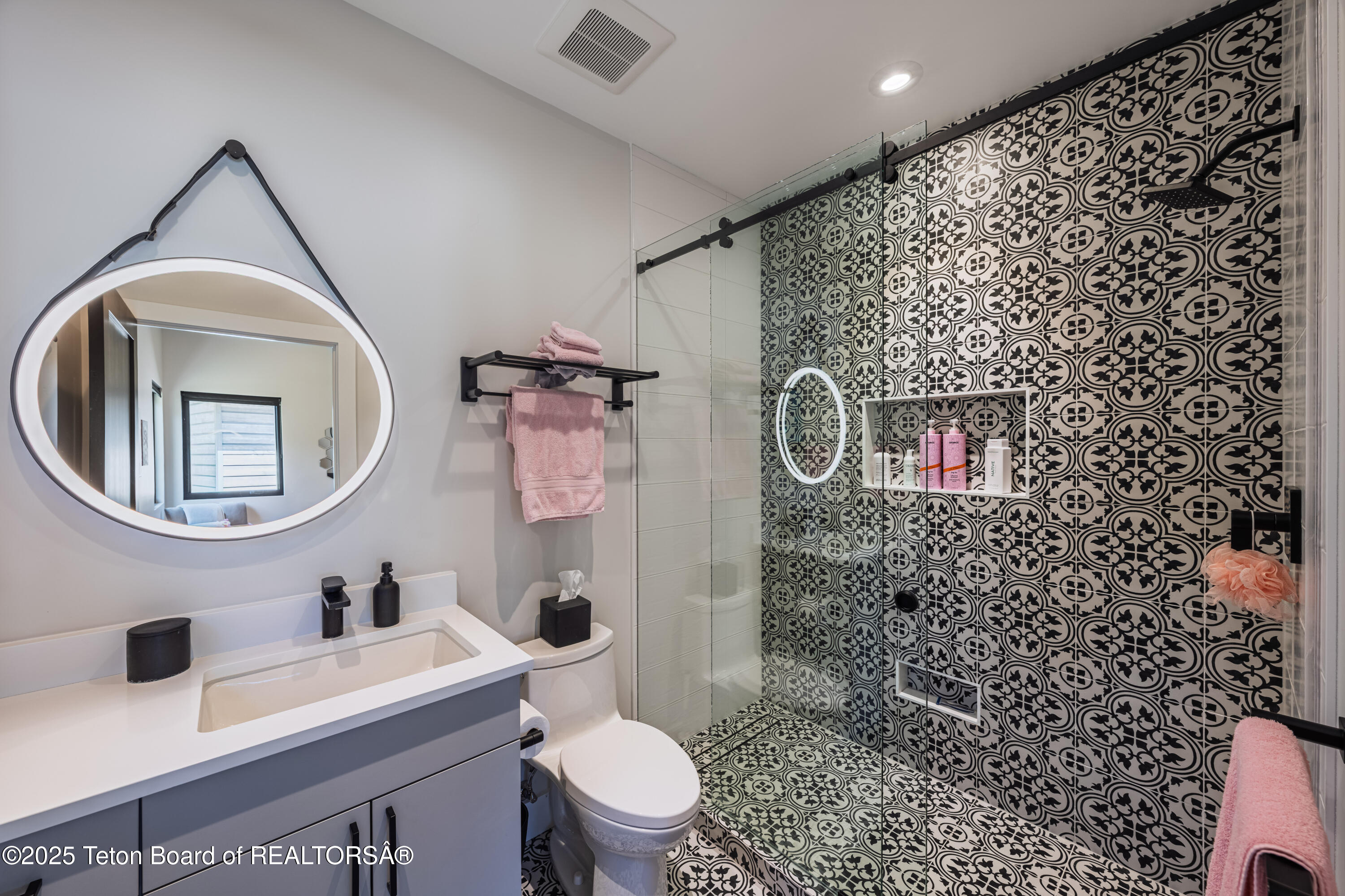 5825 N LARKSPUR Drive