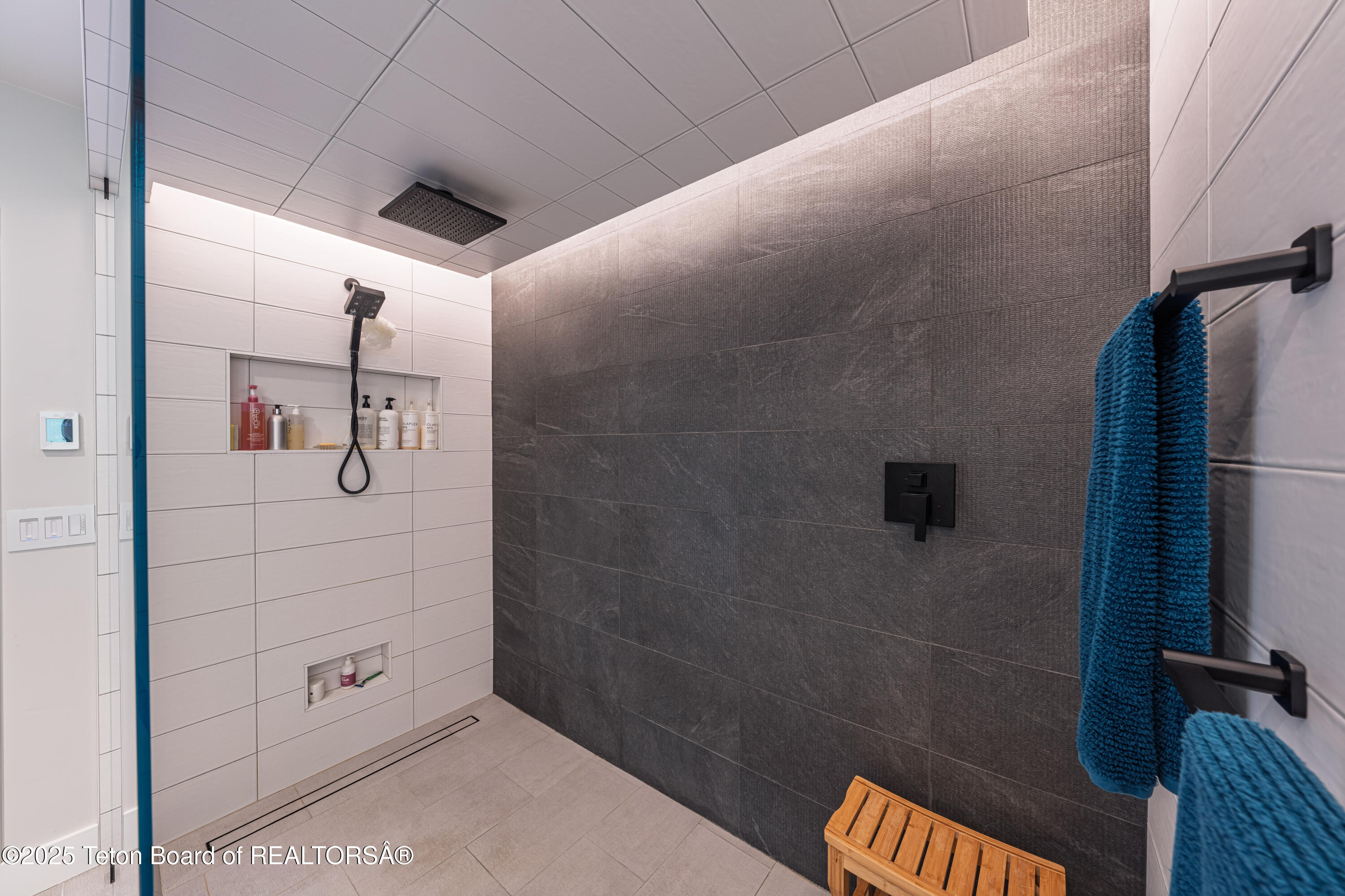 5825 N LARKSPUR Drive