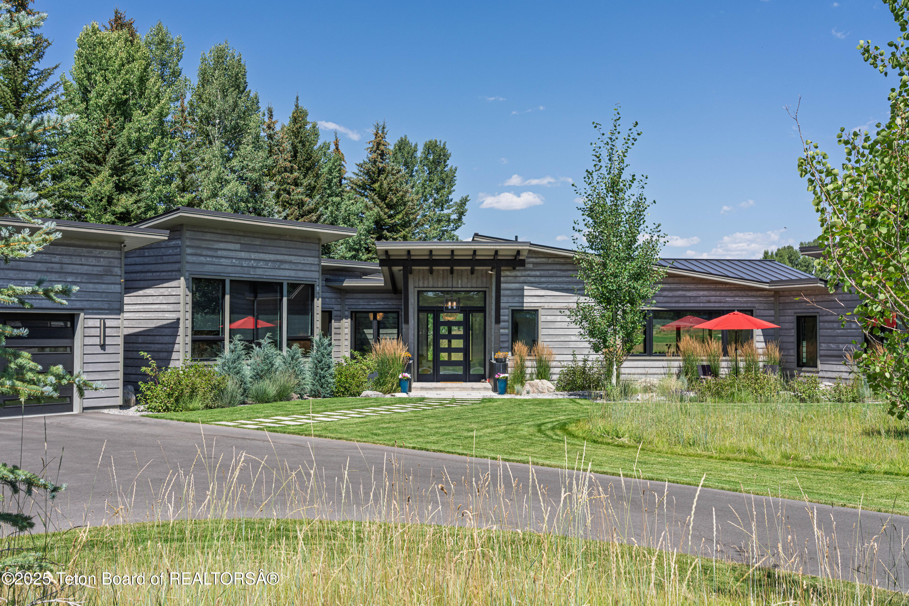 5825 N LARKSPUR Drive