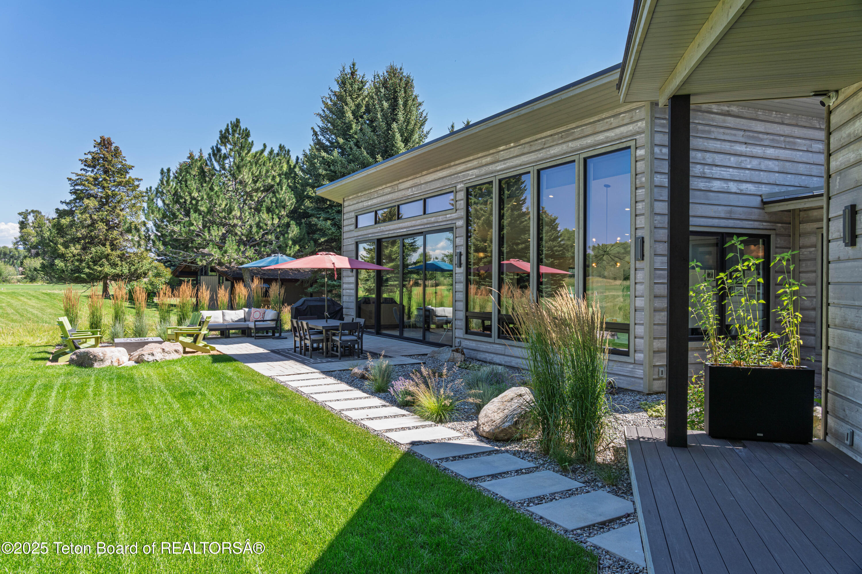 5825 N LARKSPUR Drive