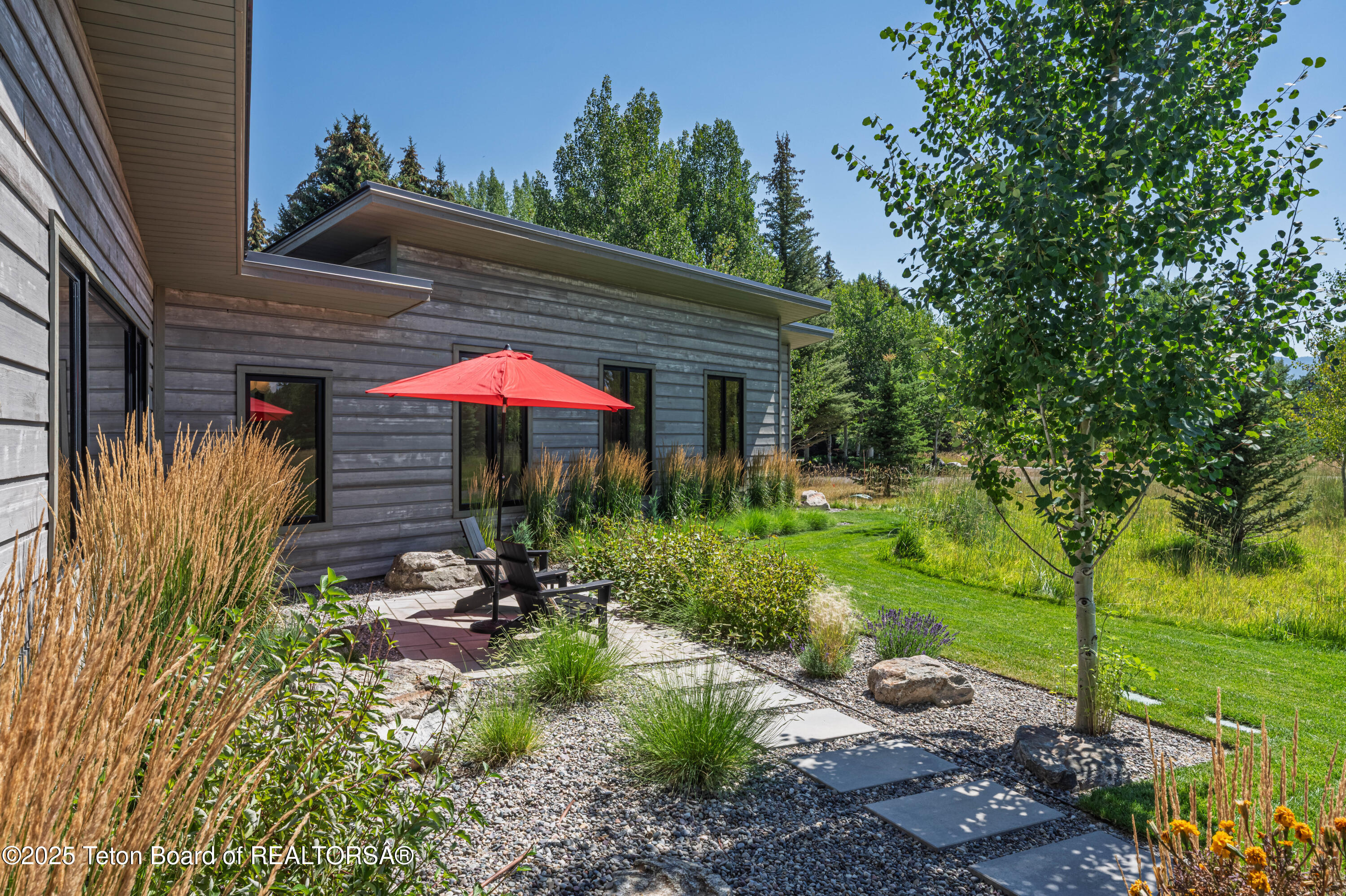 5825 N LARKSPUR Drive