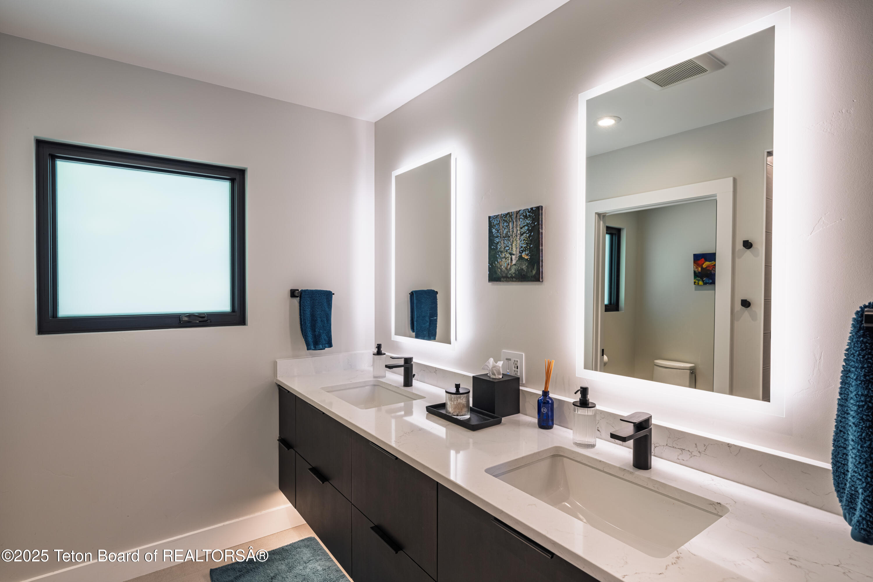 5825 N LARKSPUR Drive