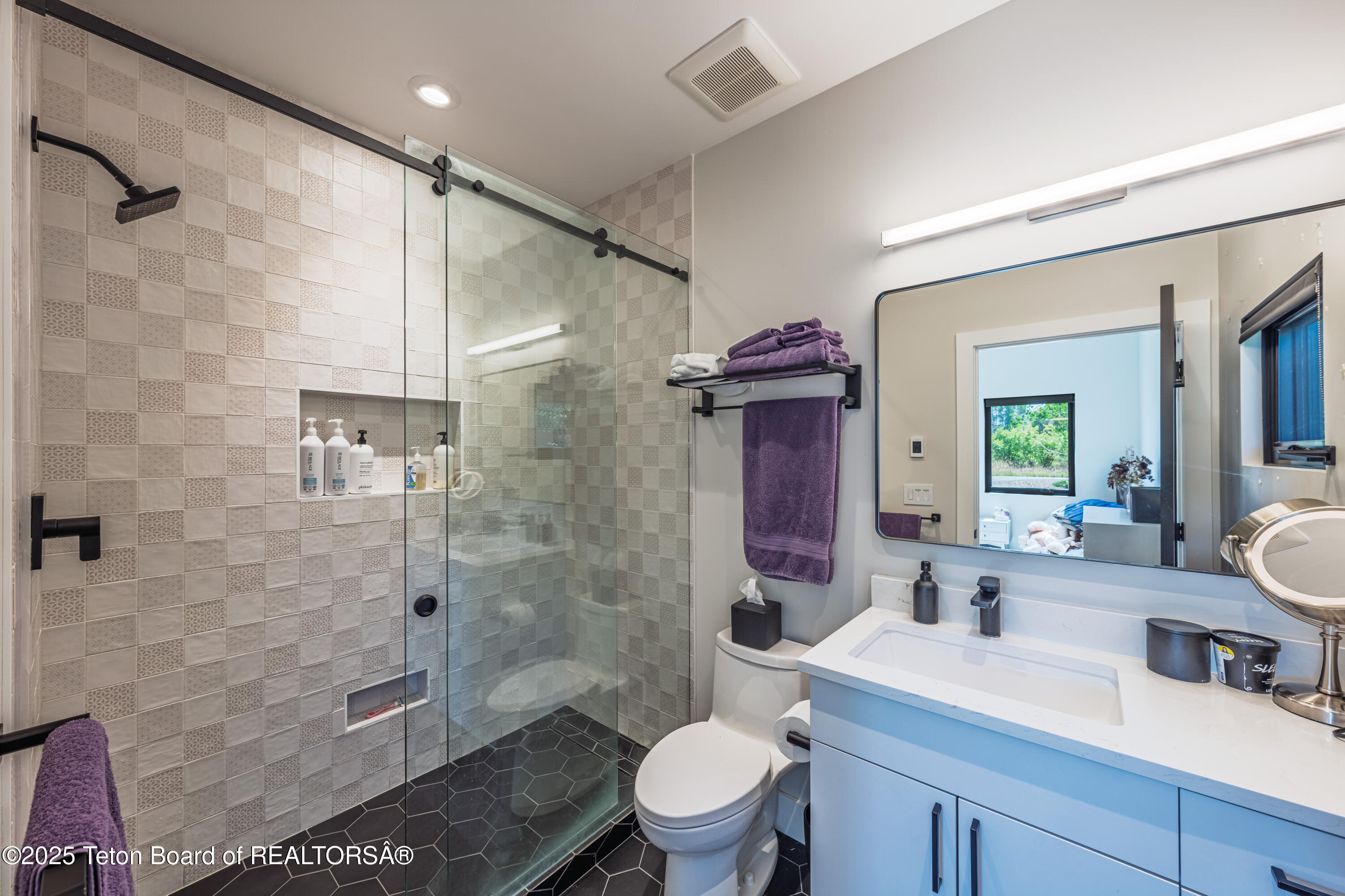 5825 N LARKSPUR Drive