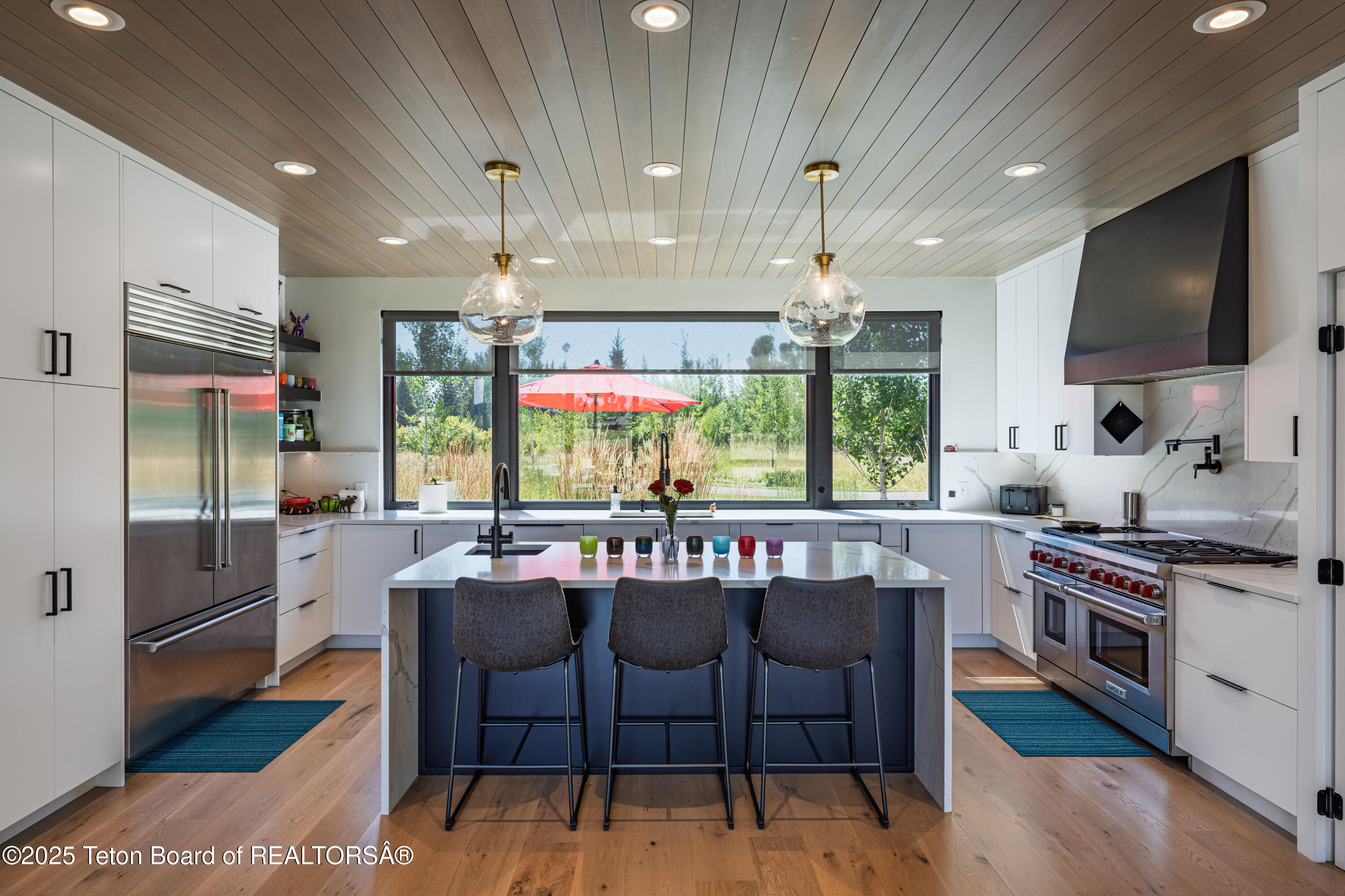 5825 N LARKSPUR Drive