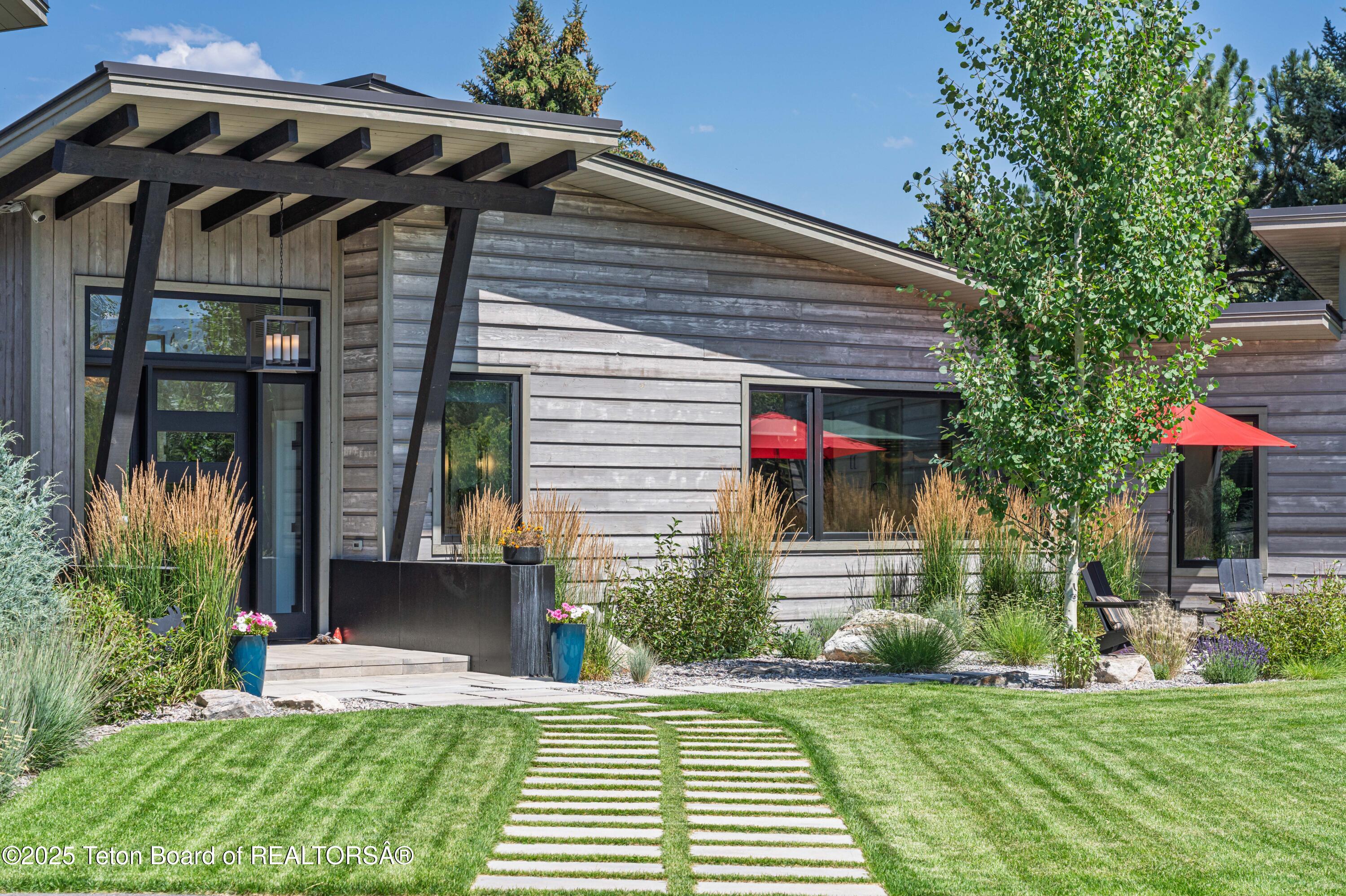 5825 N LARKSPUR Drive