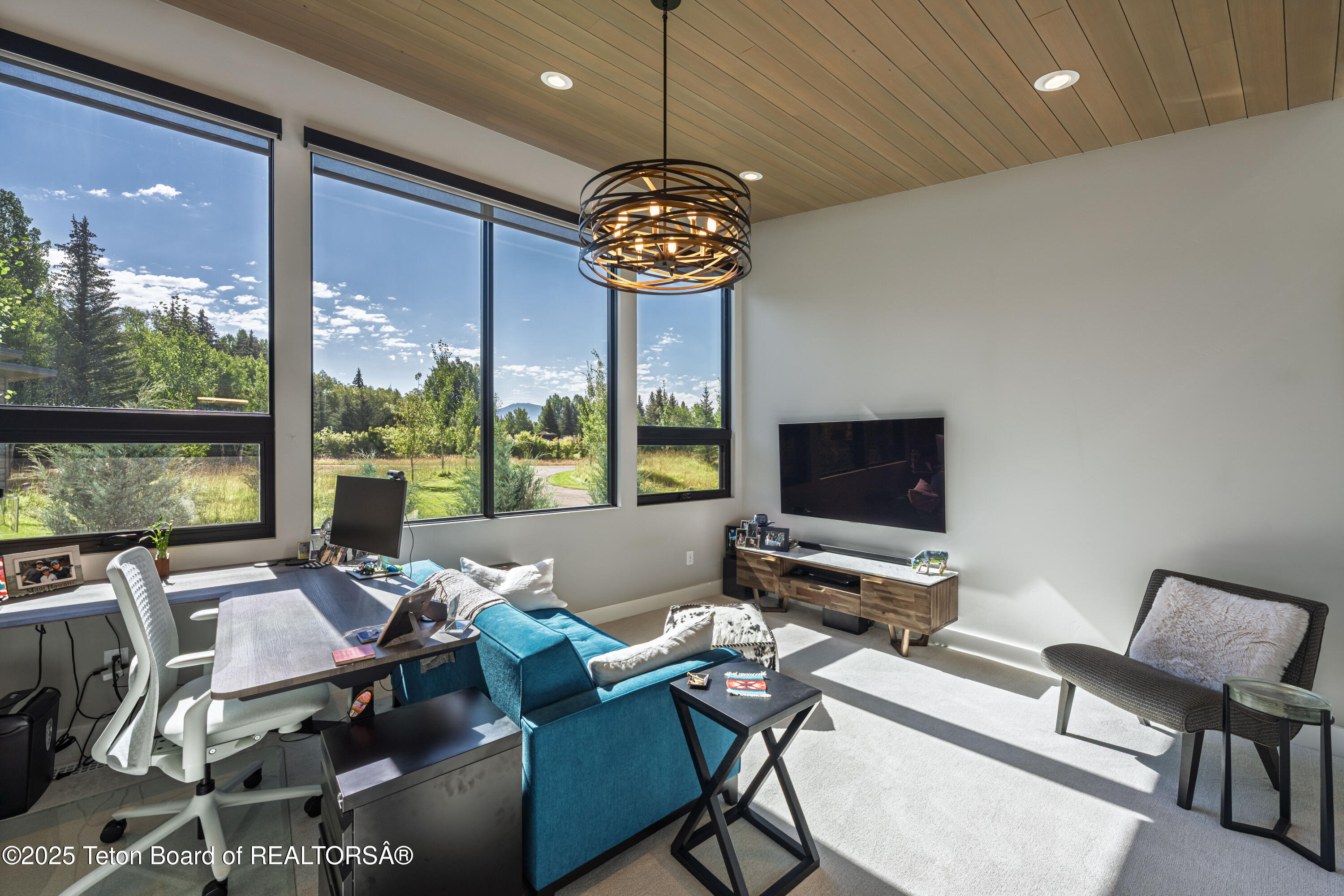 5825 N LARKSPUR Drive