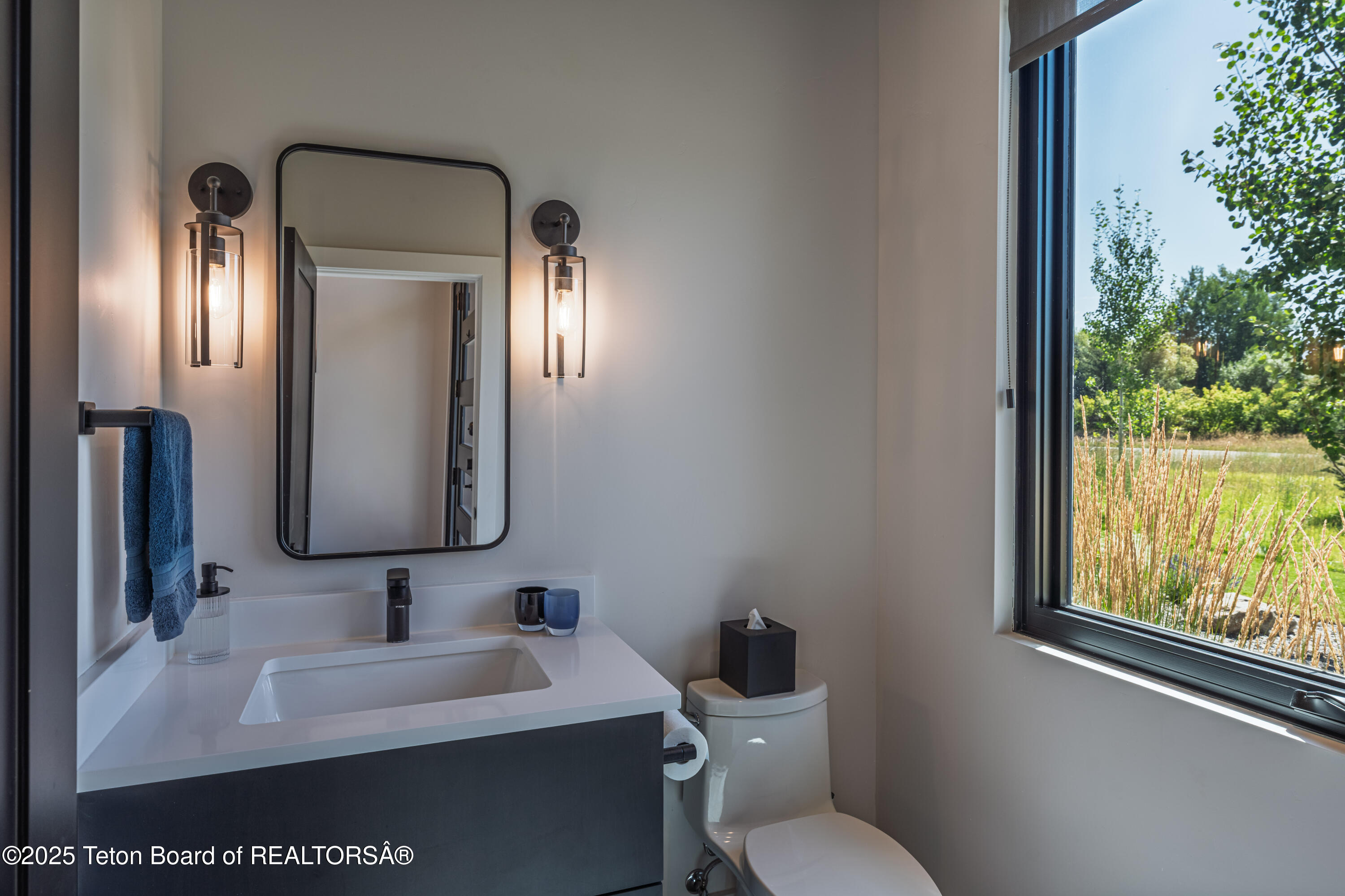 5825 N LARKSPUR Drive