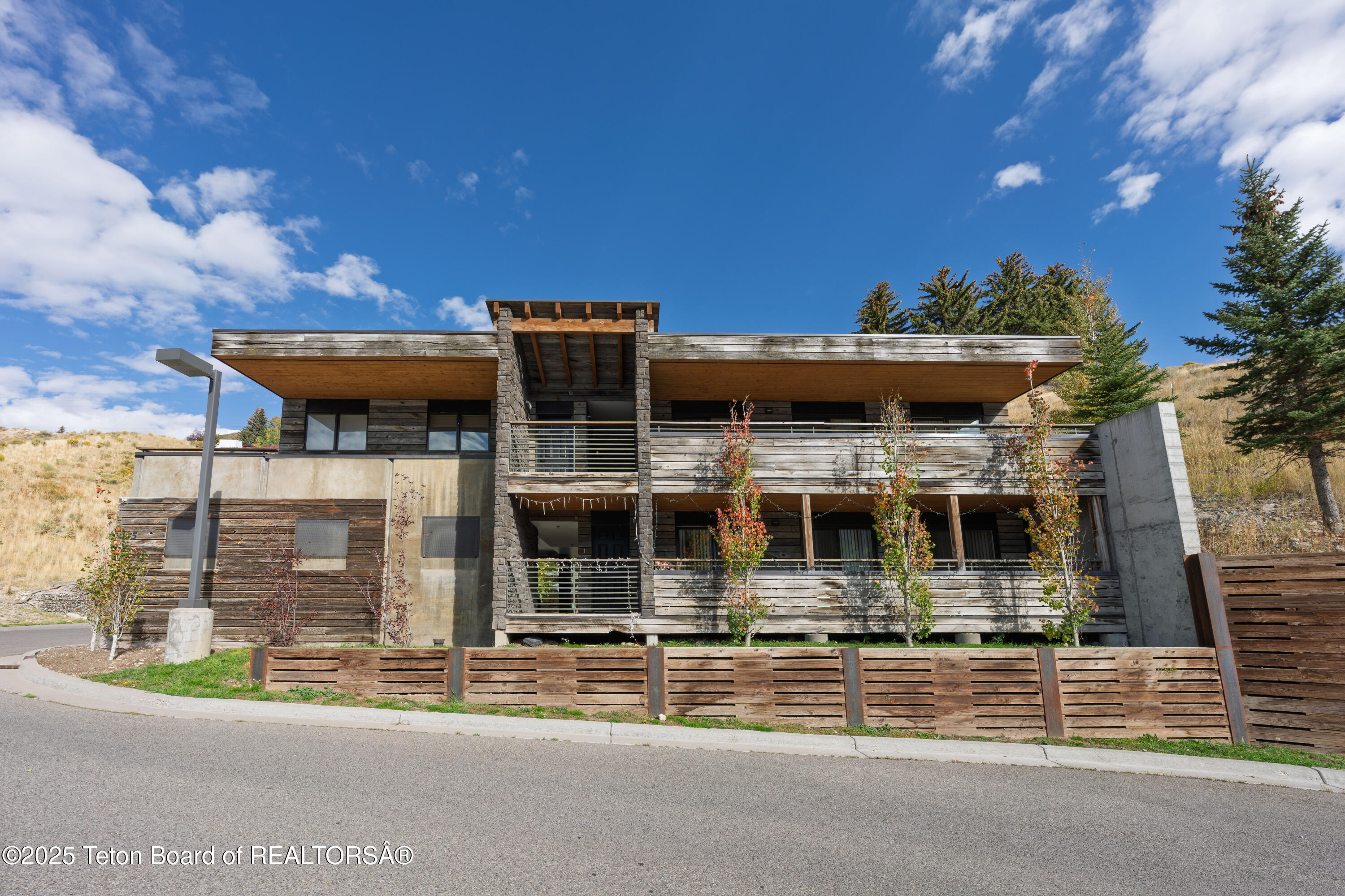 855 W BROADWAY Avenue