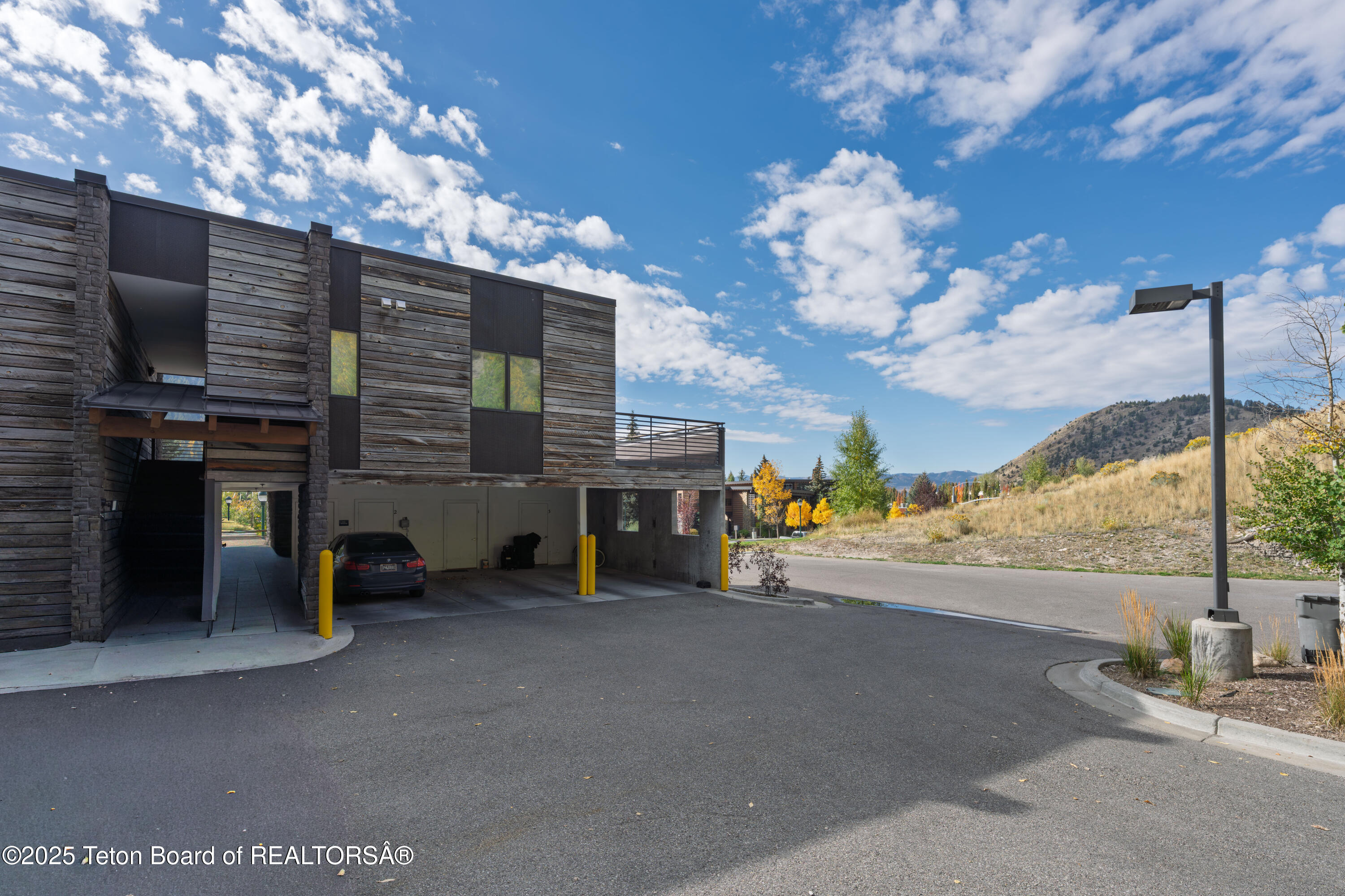 855 W BROADWAY Avenue