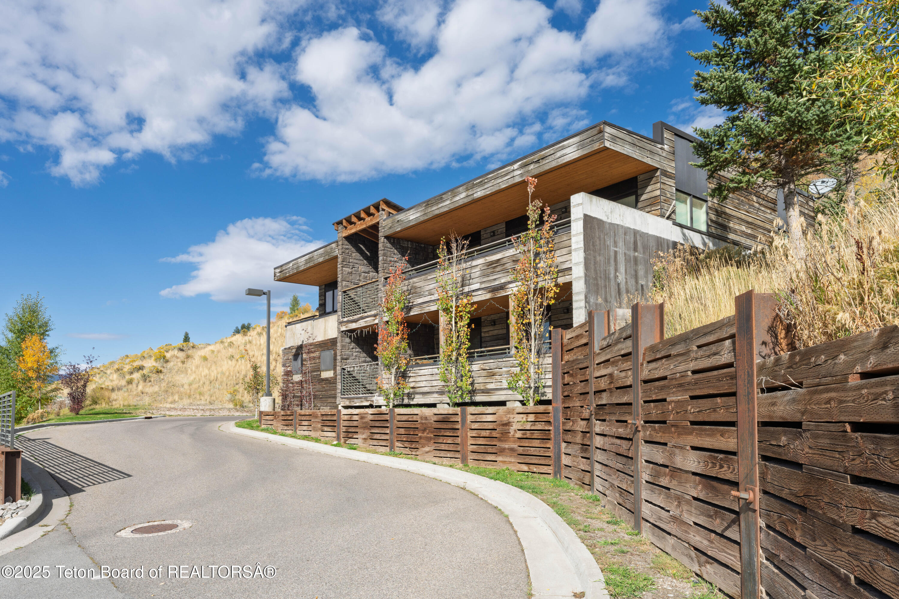 855 W BROADWAY Avenue