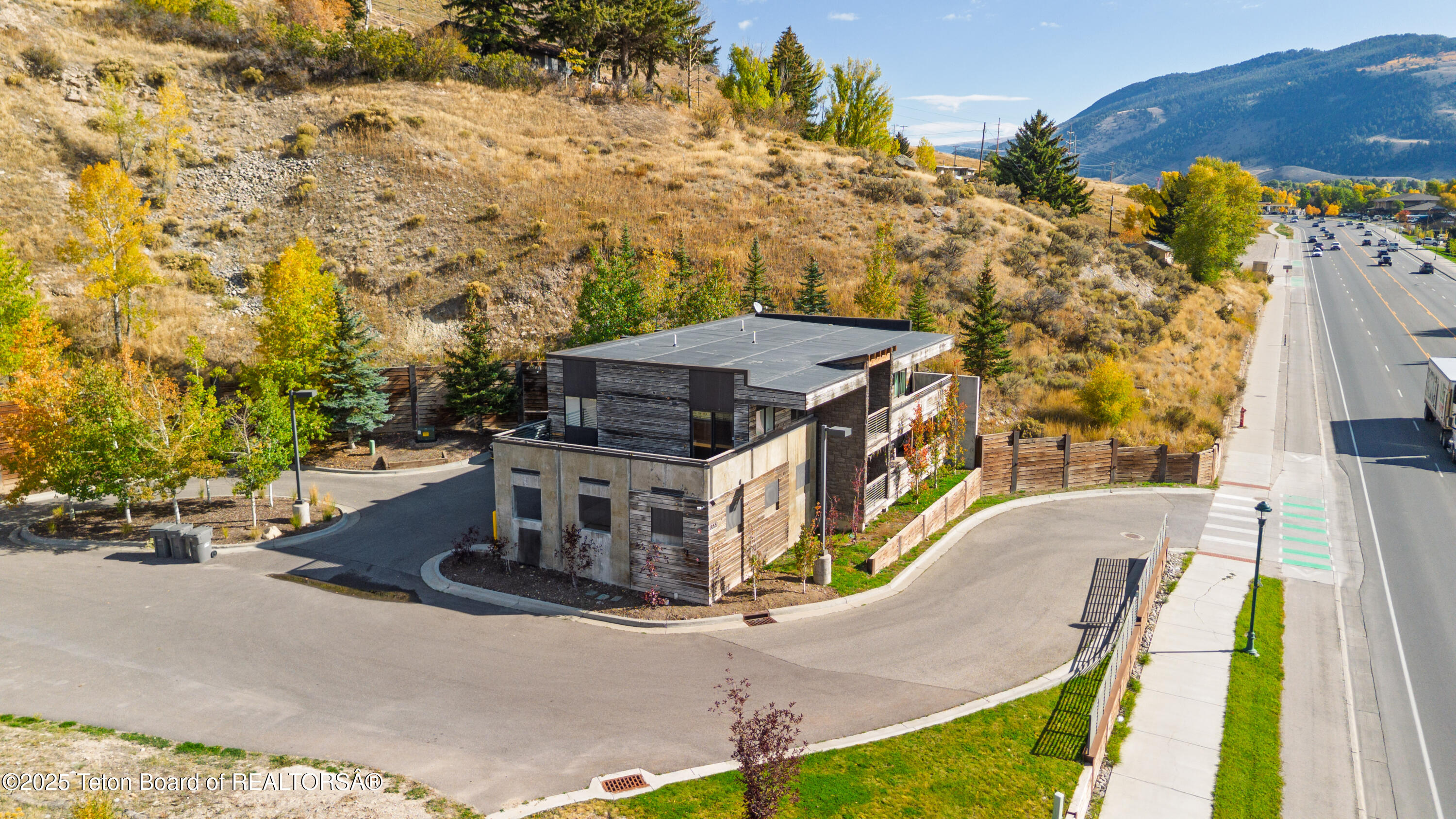 855 W BROADWAY Avenue