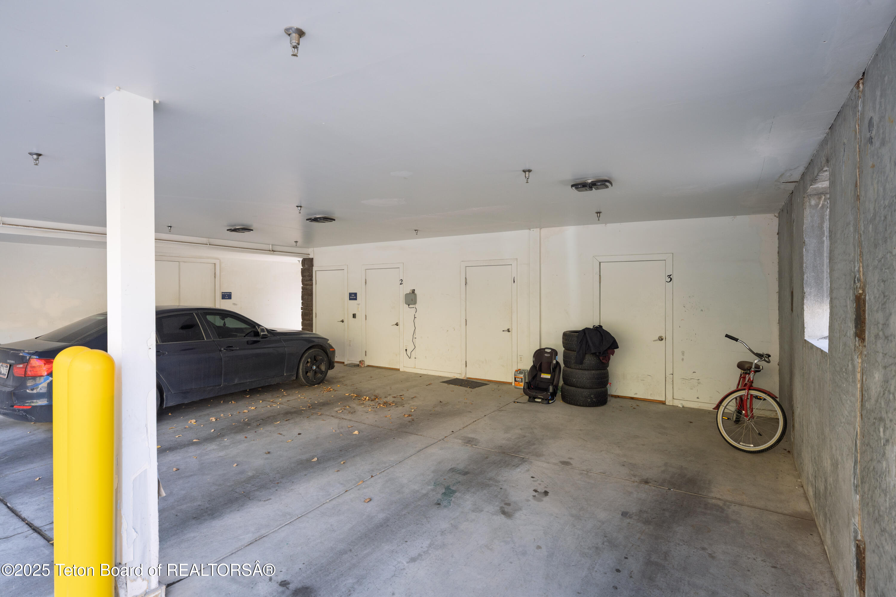 855 W BROADWAY Avenue