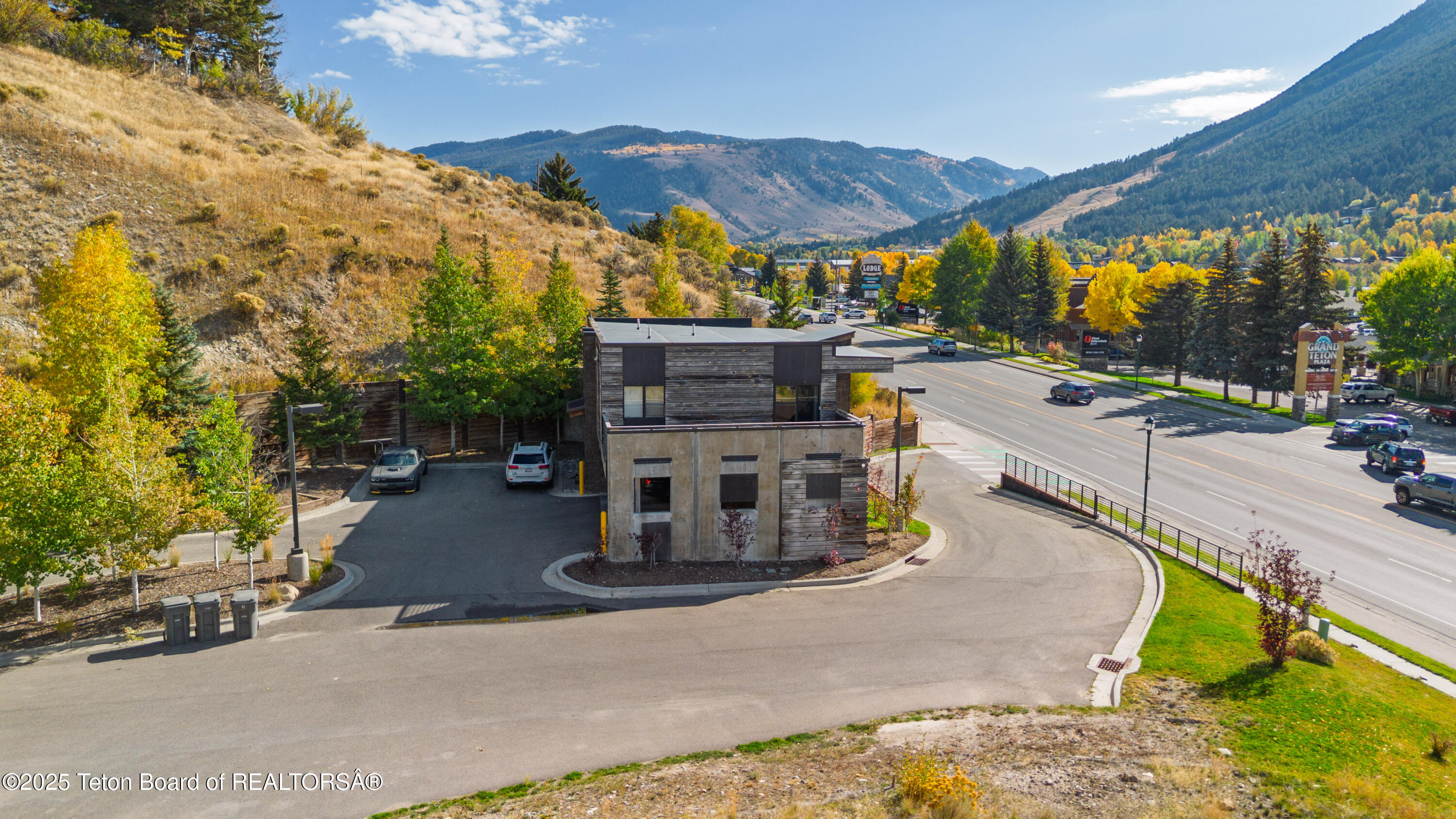 855 W BROADWAY Avenue