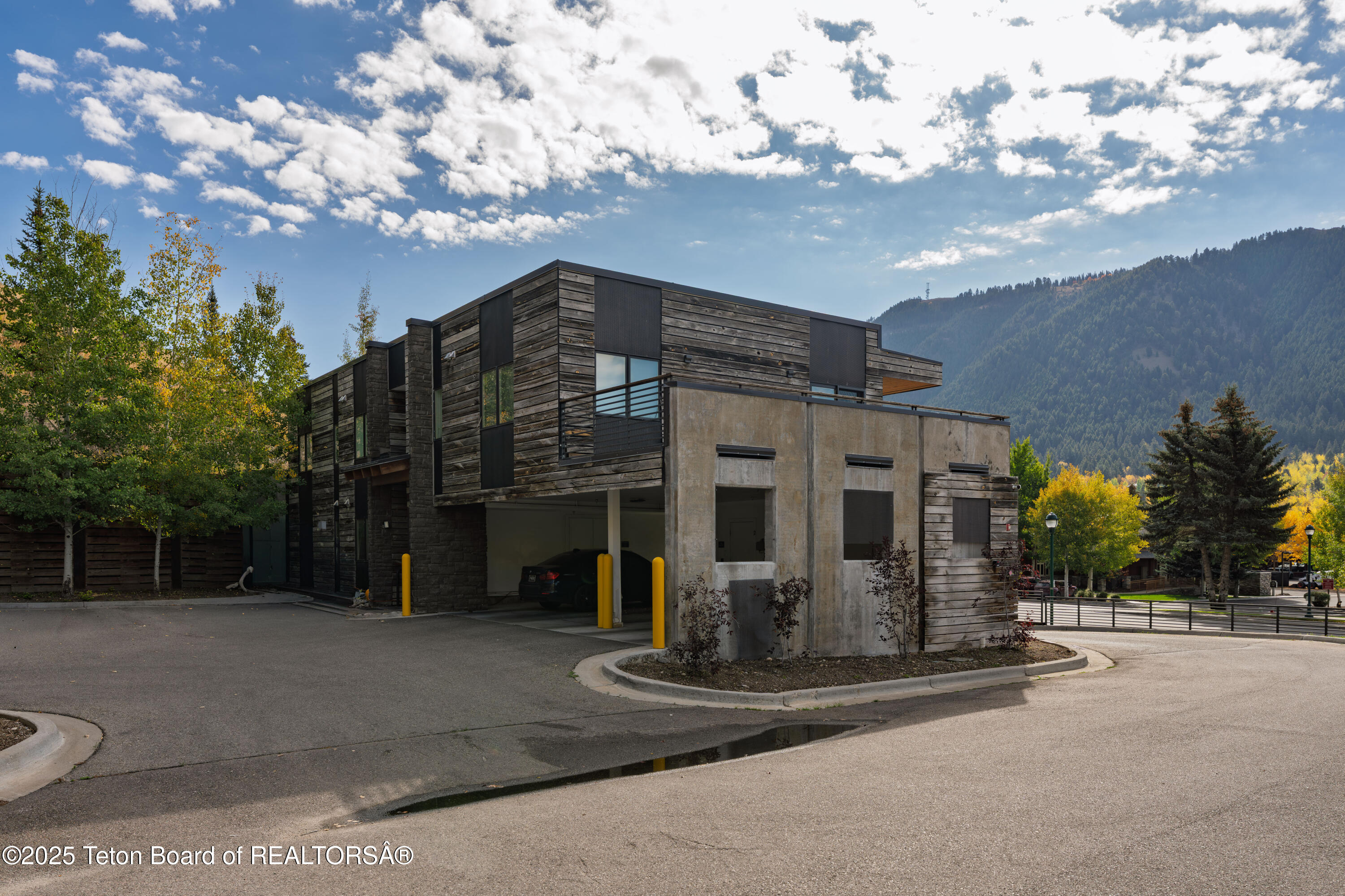 855 W BROADWAY Avenue