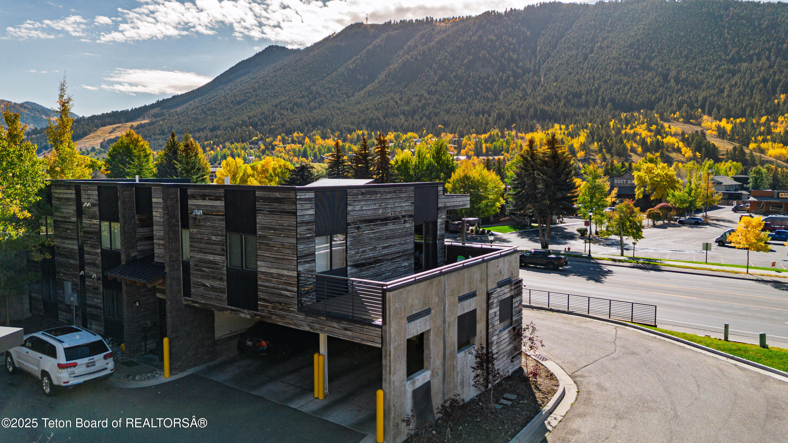 855 W BROADWAY Avenue