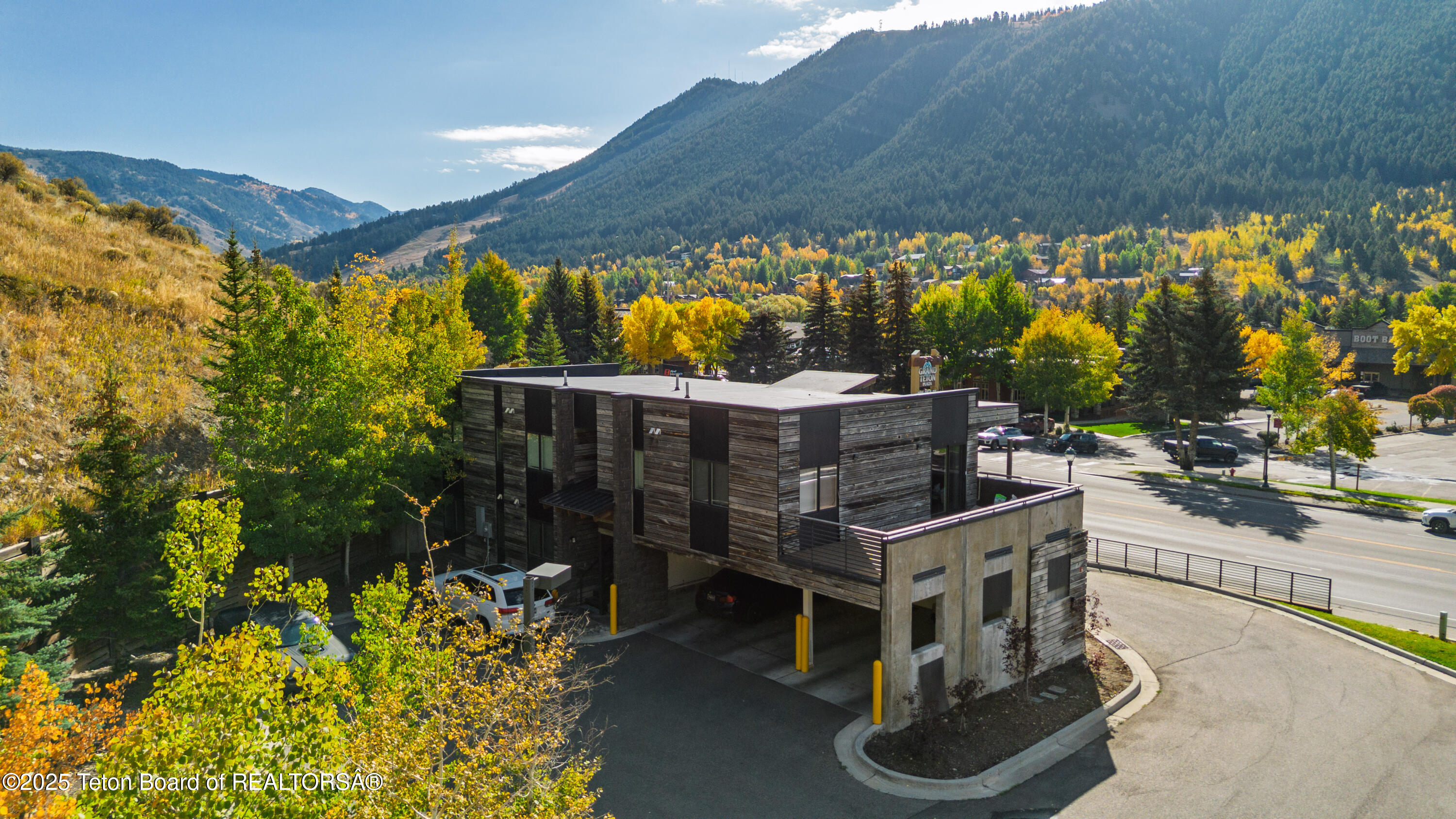 855 W BROADWAY Avenue