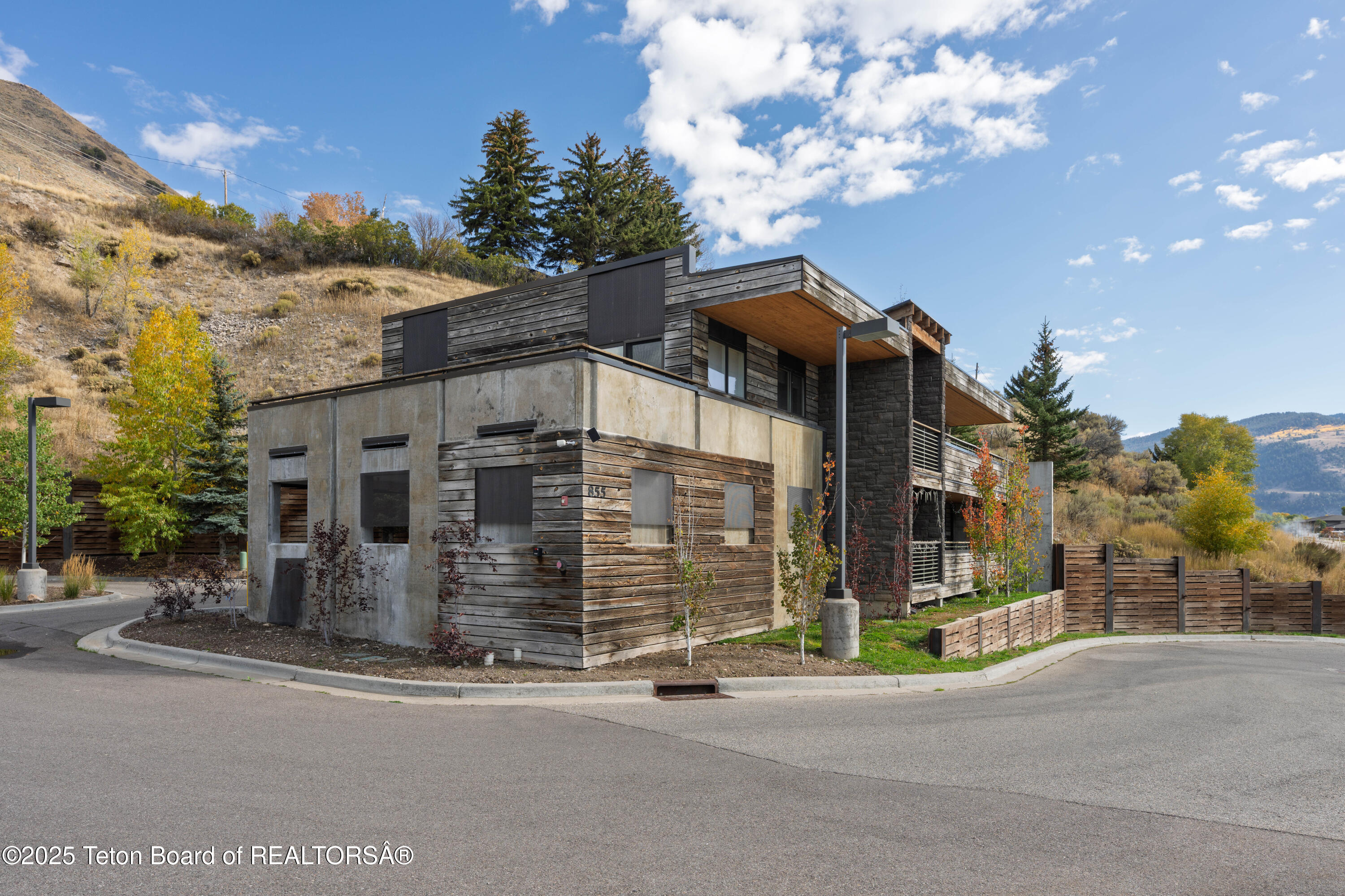 855 W BROADWAY Avenue