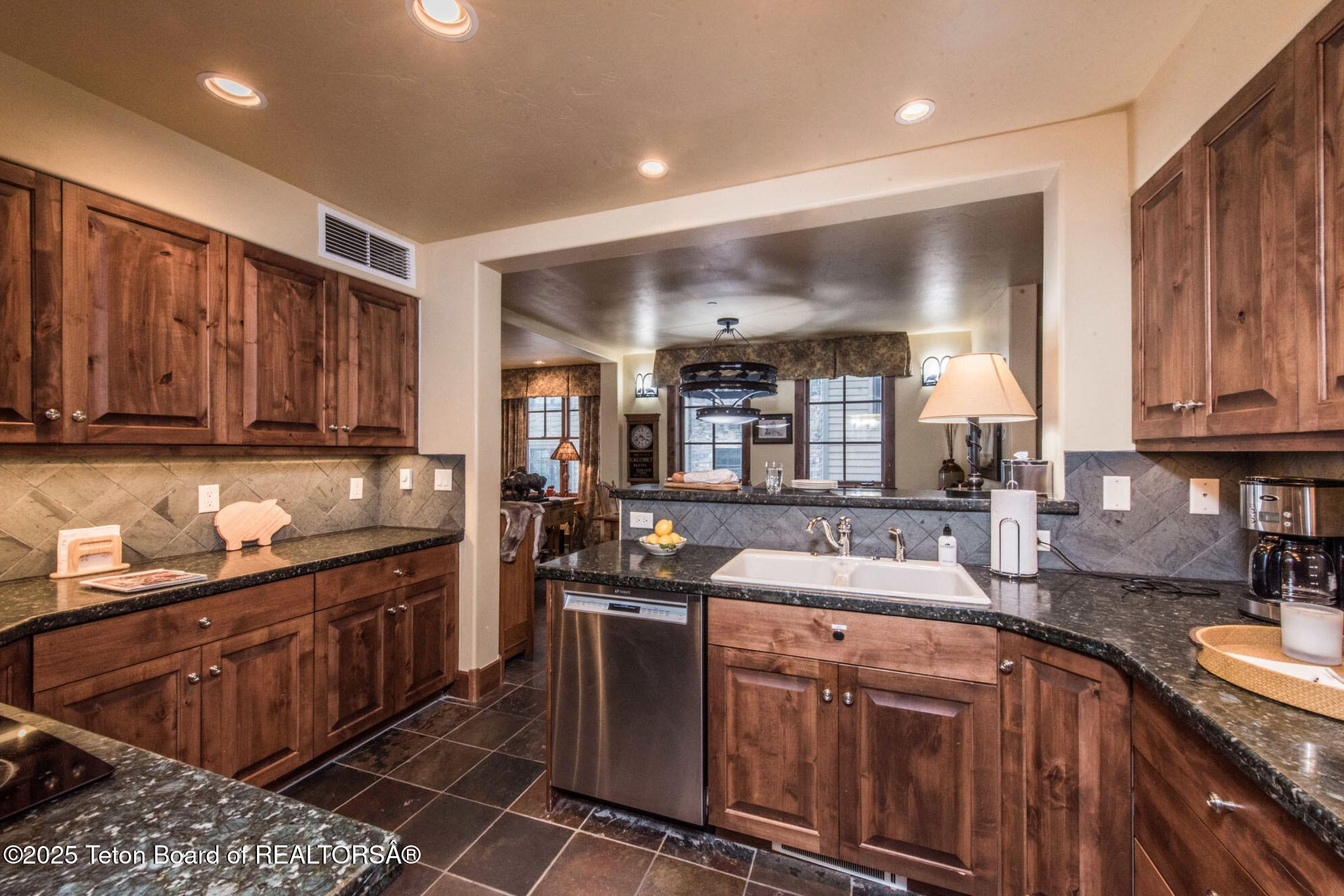 551 SNOW KING LOOP, 512