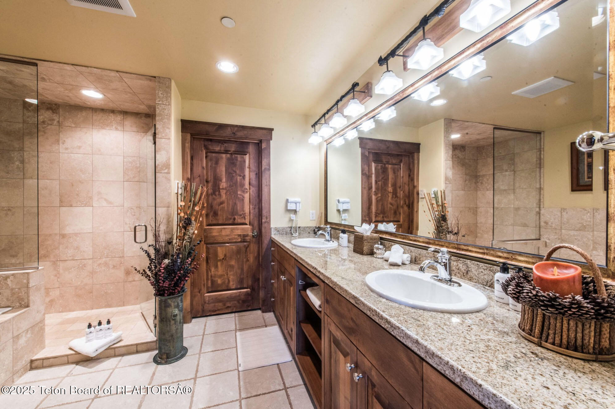 551 SNOW KING LOOP, 512