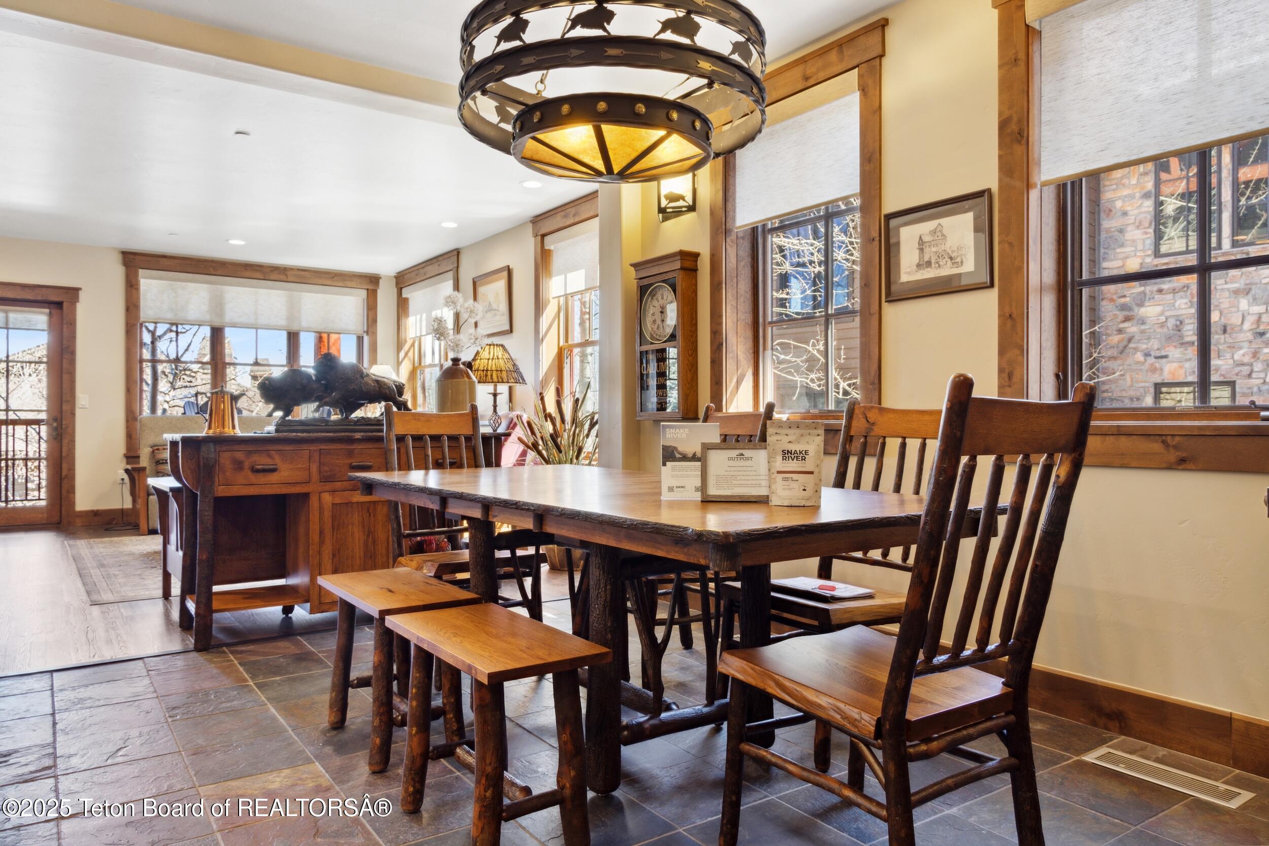 551 SNOW KING LOOP, 512