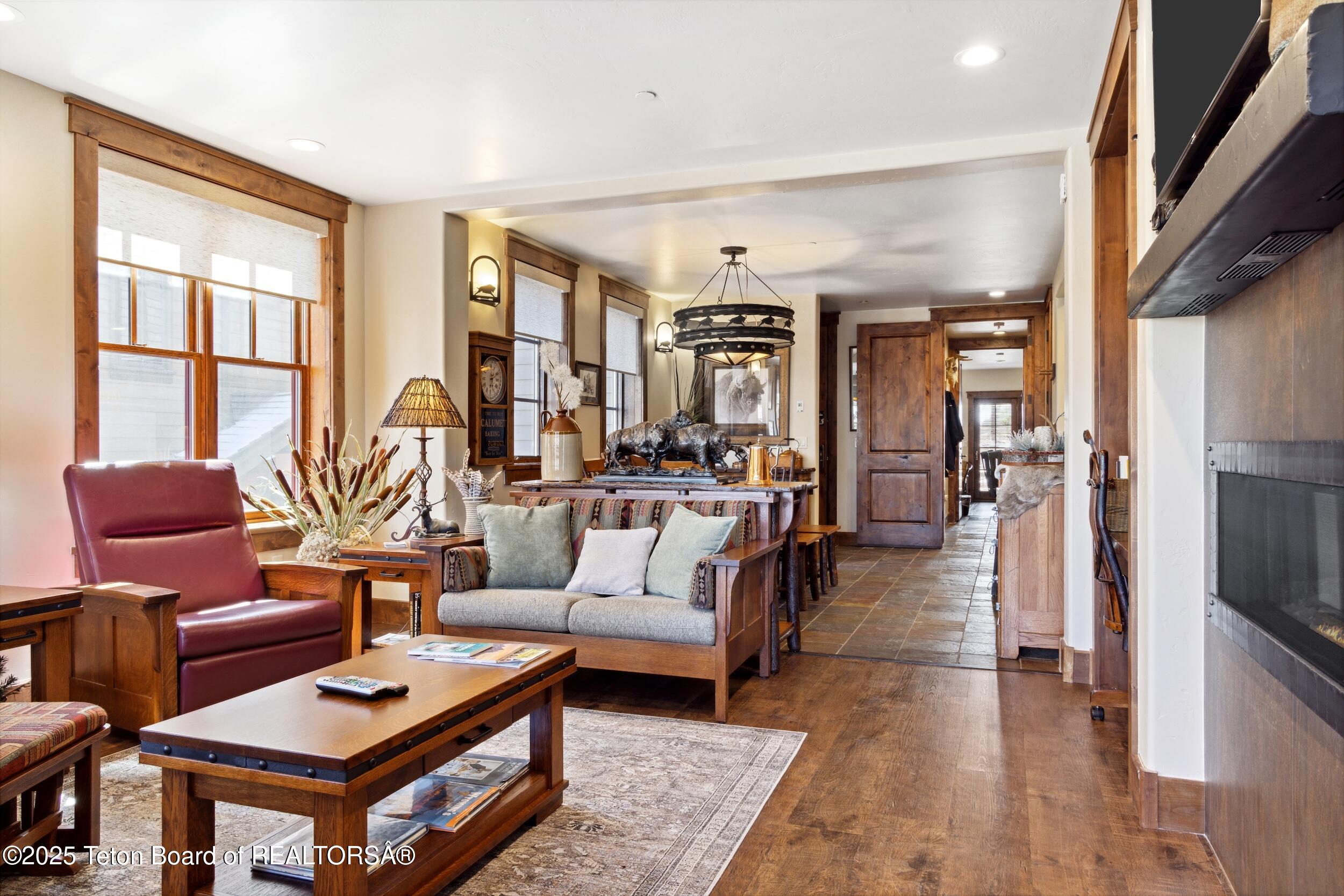 551 SNOW KING LOOP, 512