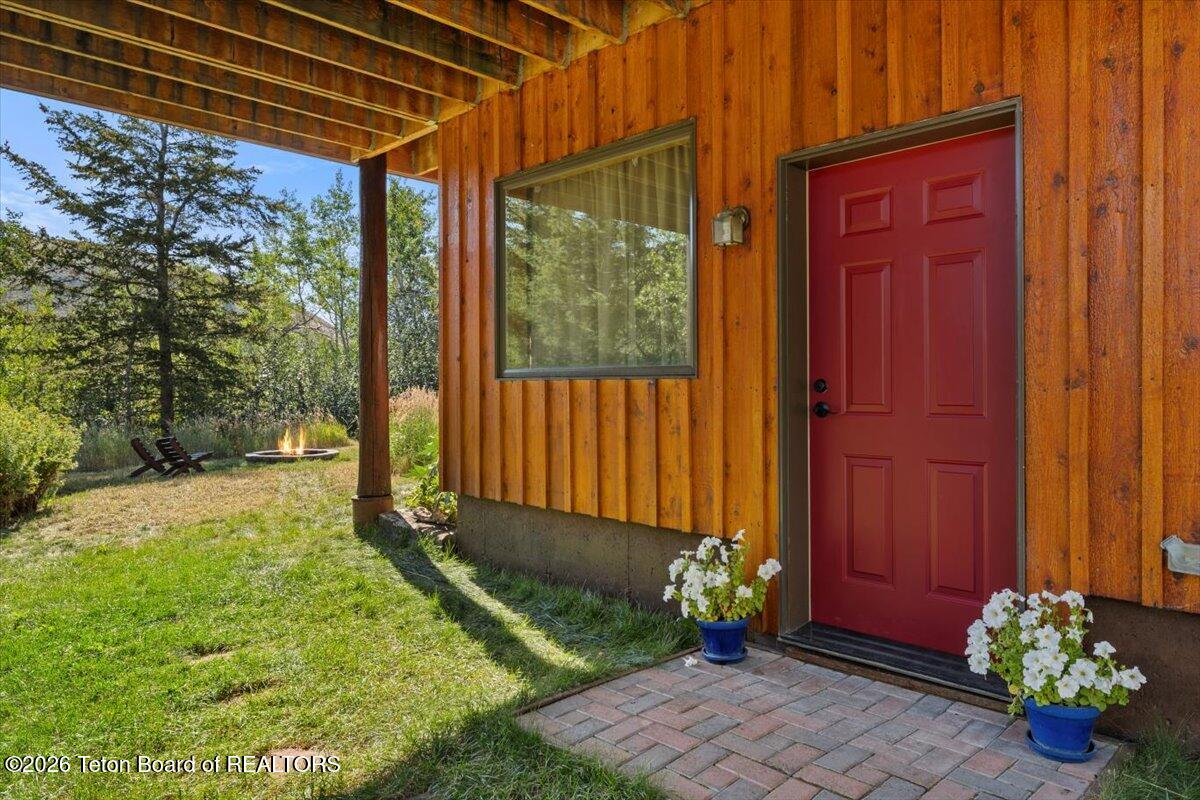 645 W SADDLE BUTTE Way