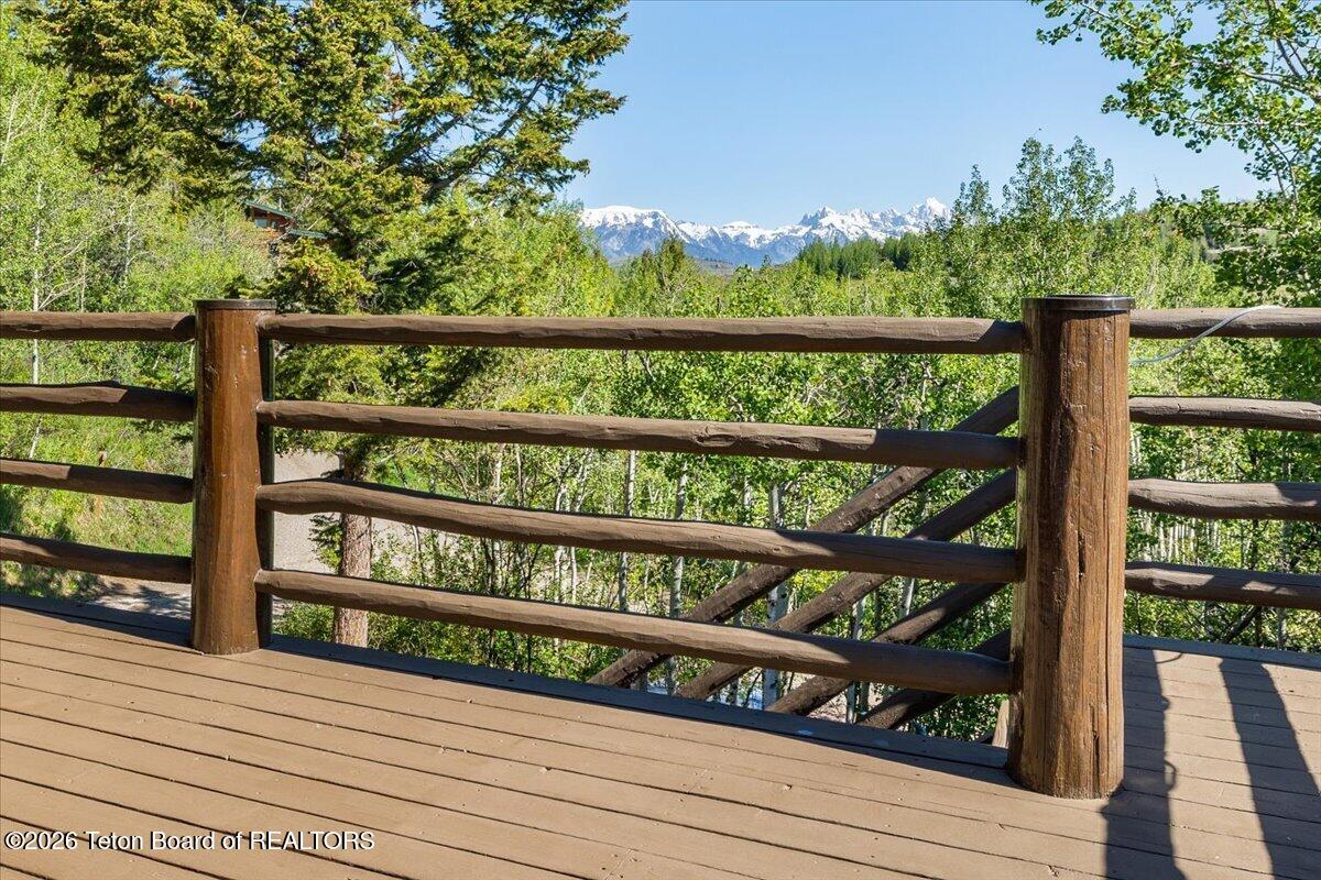 645 W SADDLE BUTTE Way