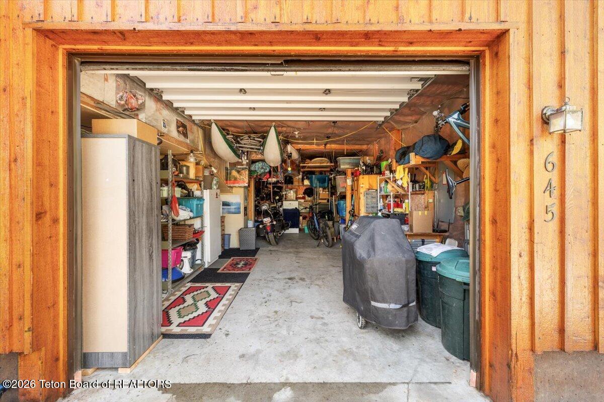 645 W SADDLE BUTTE Way