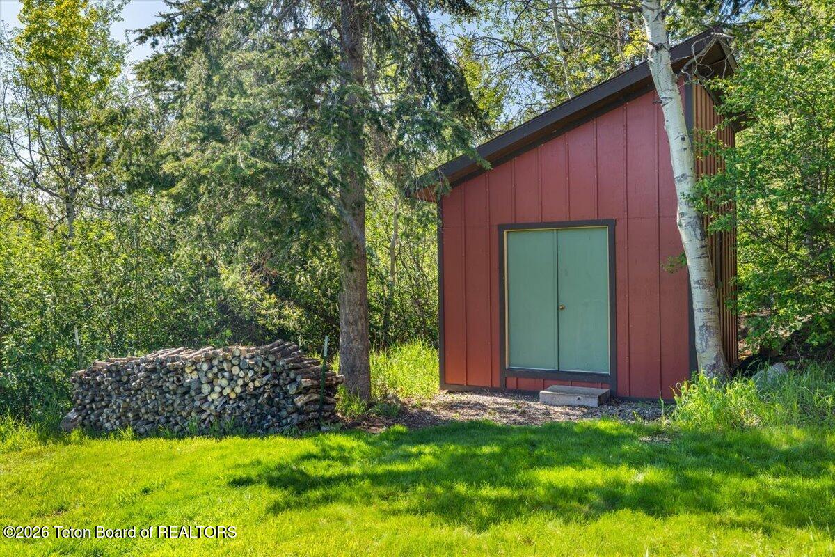 645 W SADDLE BUTTE Way