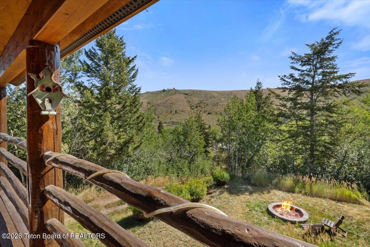 645 W SADDLE BUTTE Way