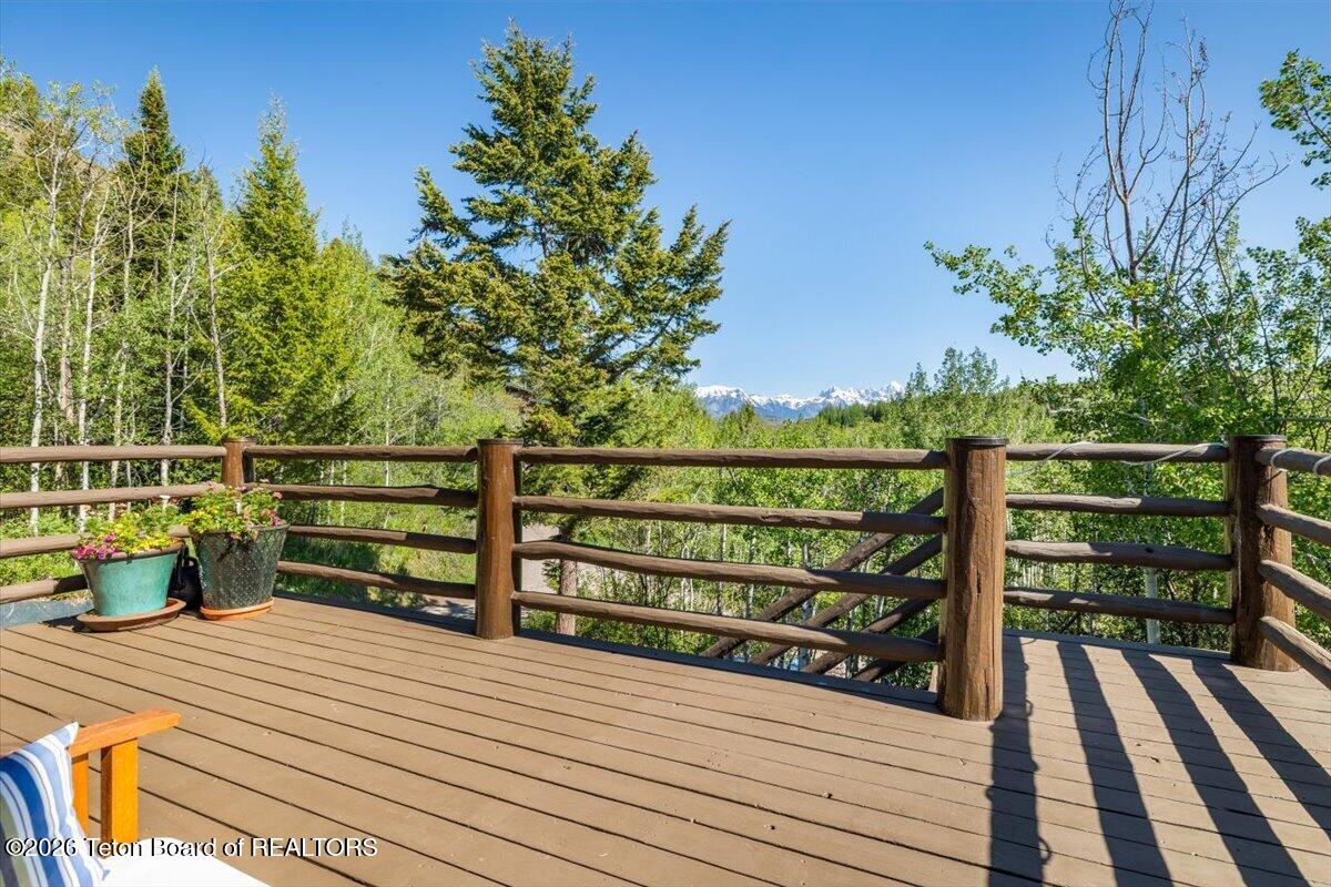 645 W SADDLE BUTTE Way